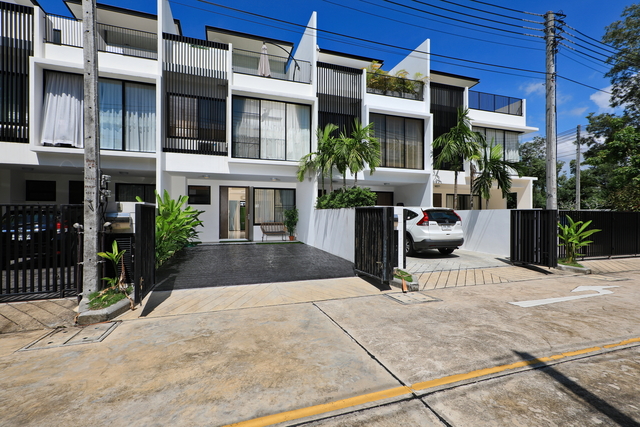 Modern style 3 Bedroom townhouse in Laguna Park 2 (SUC-1069) image