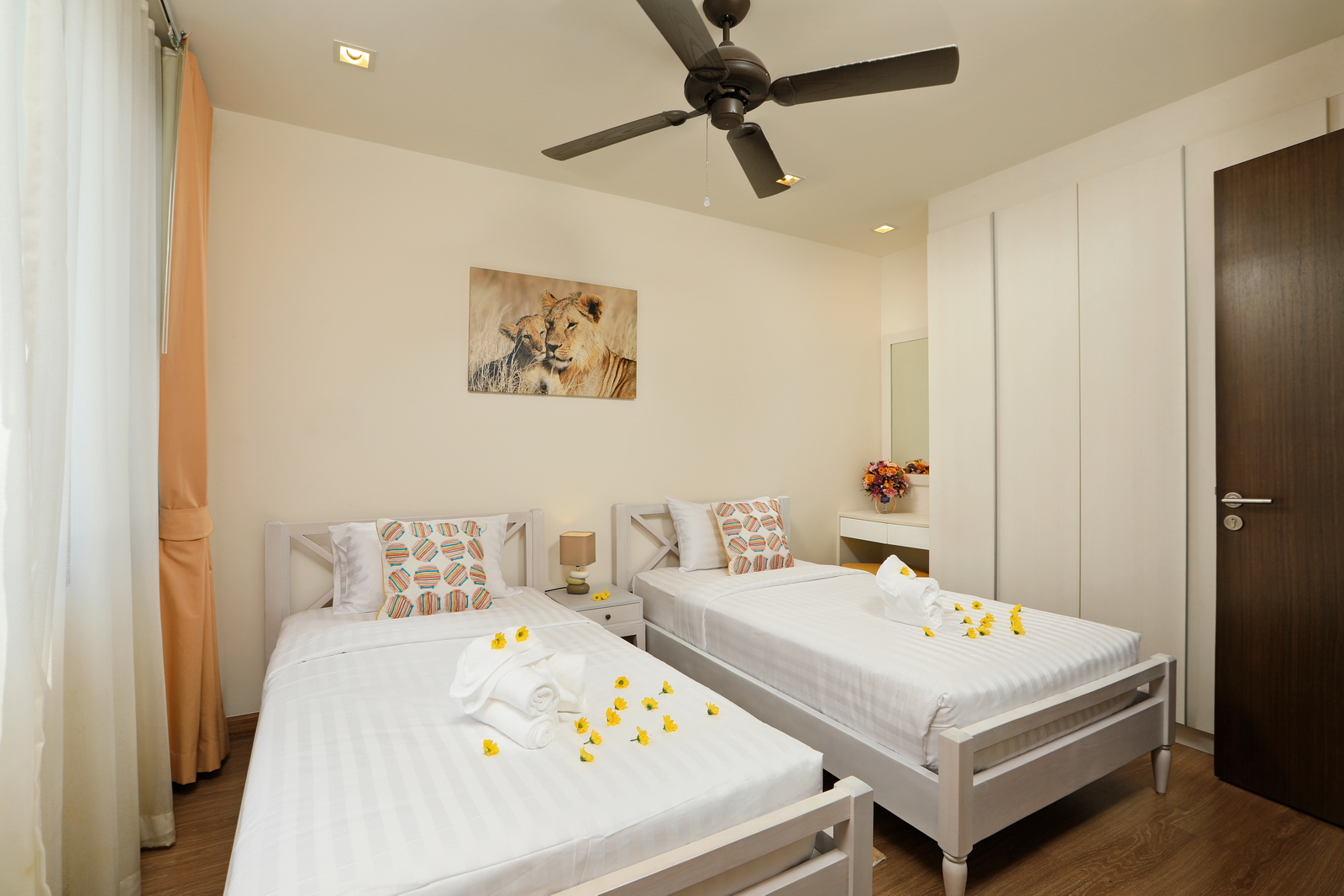 Modern style 3 Bedroom townhouse in Laguna Park 2 (SUC-1069) image