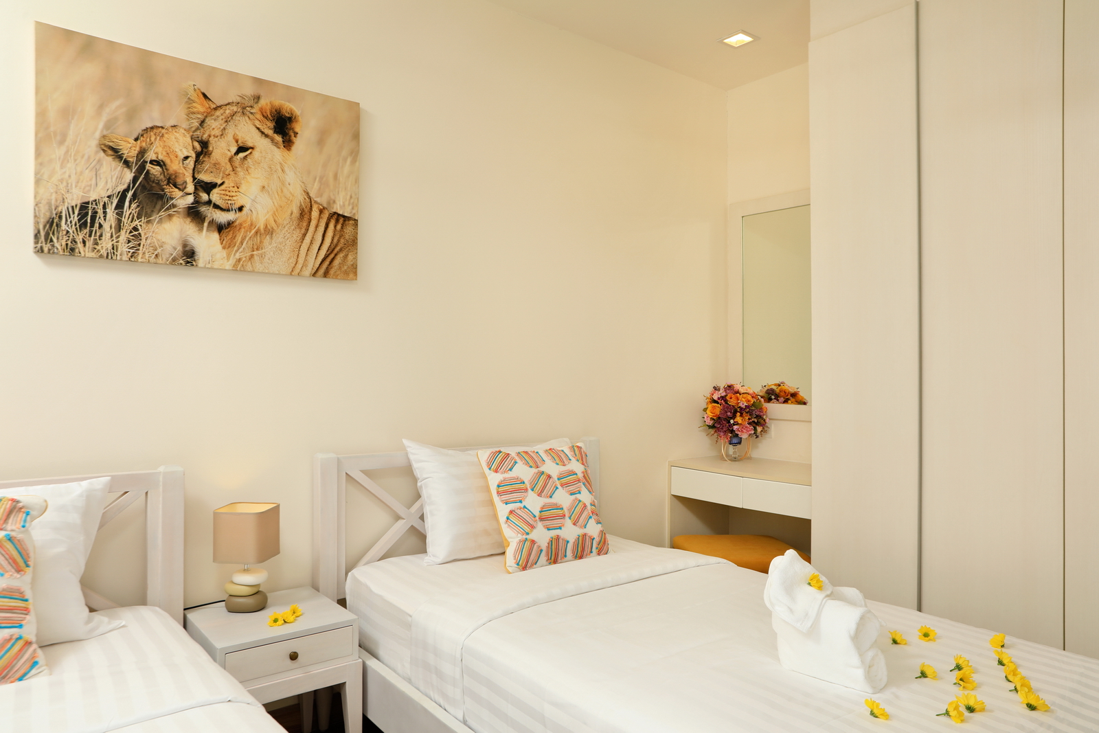 Modern style 3 Bedroom townhouse in Laguna Park 2 (SUC-1069) image