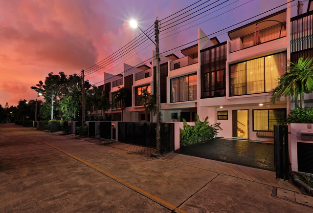 Modern style 3 Bedroom townhouse in Laguna Park 2 (SUC-1069) image