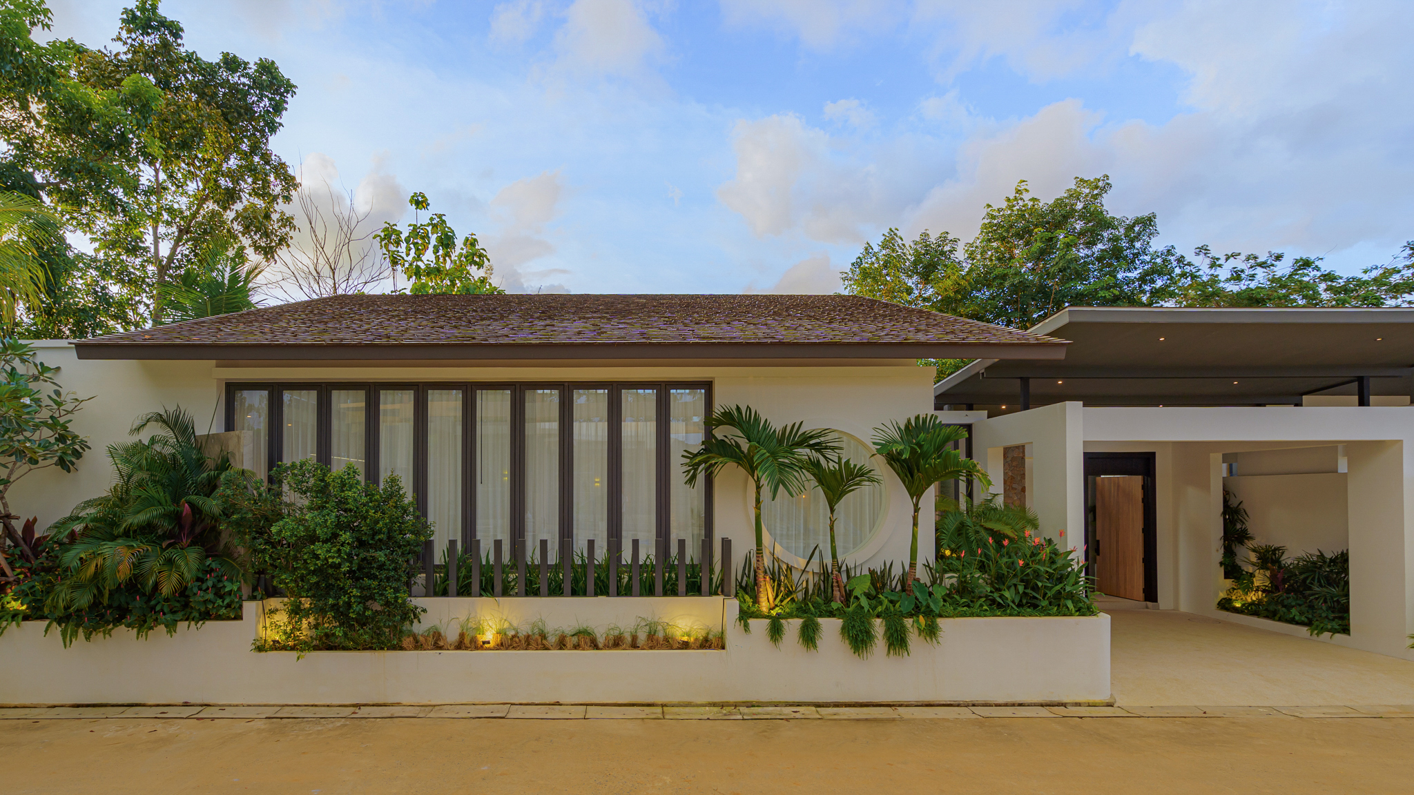 Modern​ Tropical​ Style 3 bedrooms ensuite bathroom pool villa (SUP-1082) image