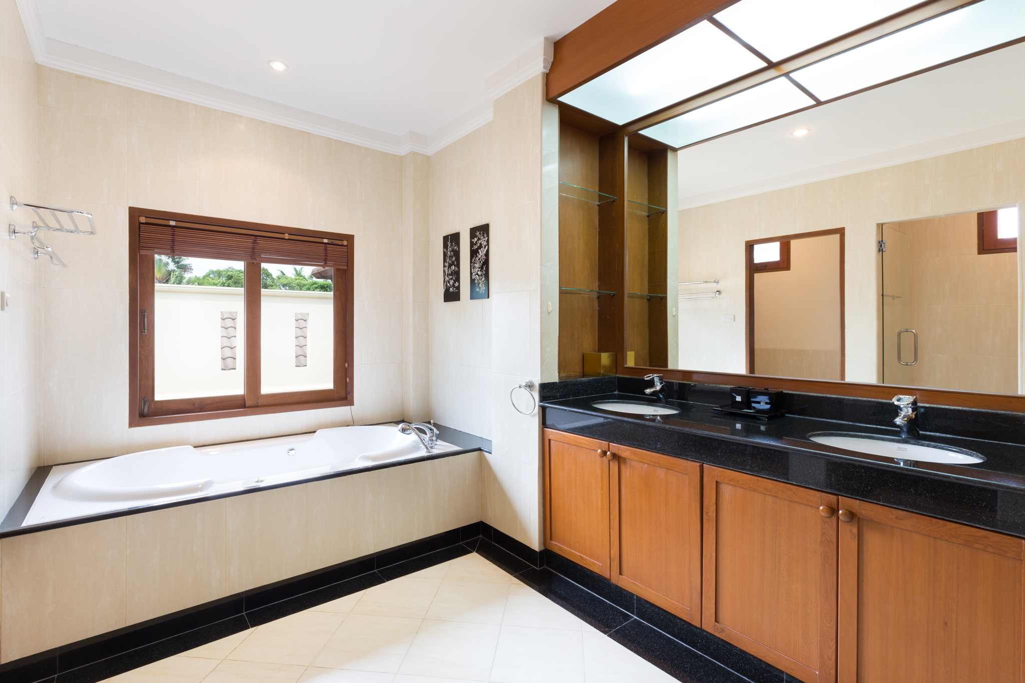 6 BEDROOM VILLA IN LAKEWOOD HILLS LAYAN (SUC-1088) image