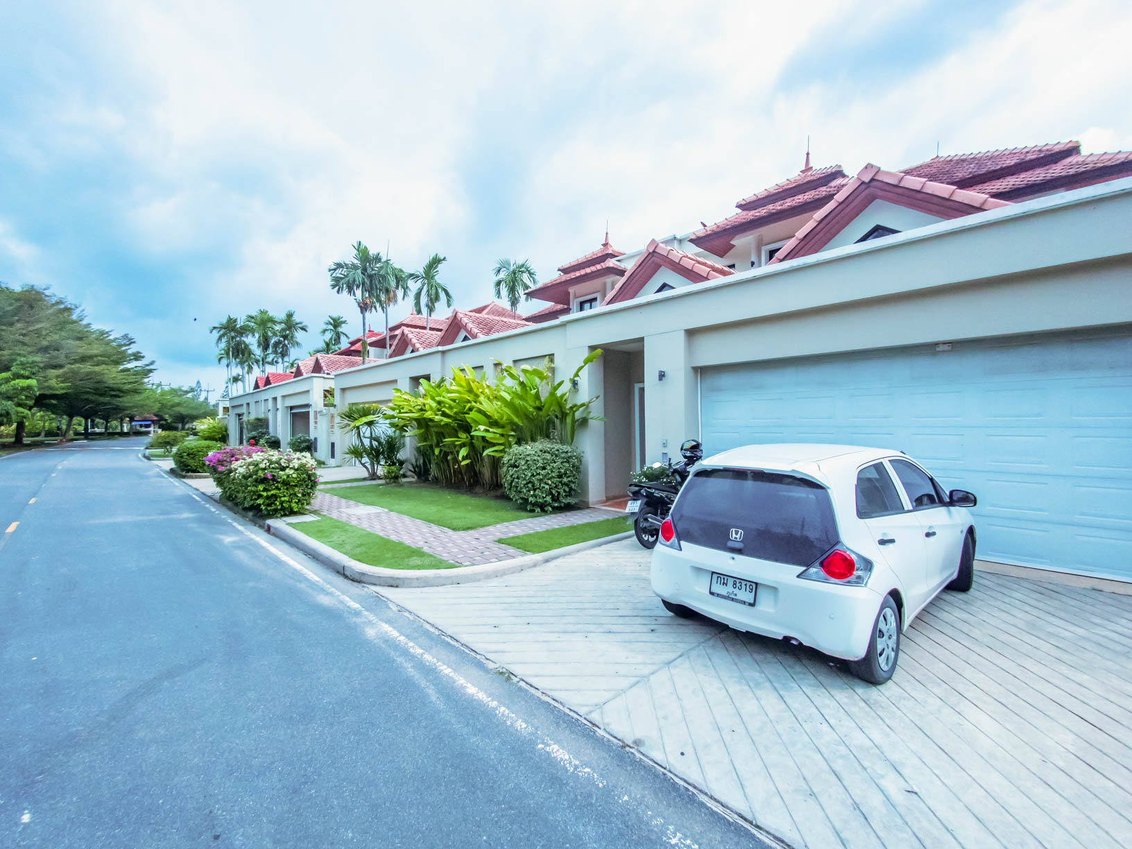 4BEDROOM POOL TOWNHOME IN LAGUNA COVE (SUC-1089) image