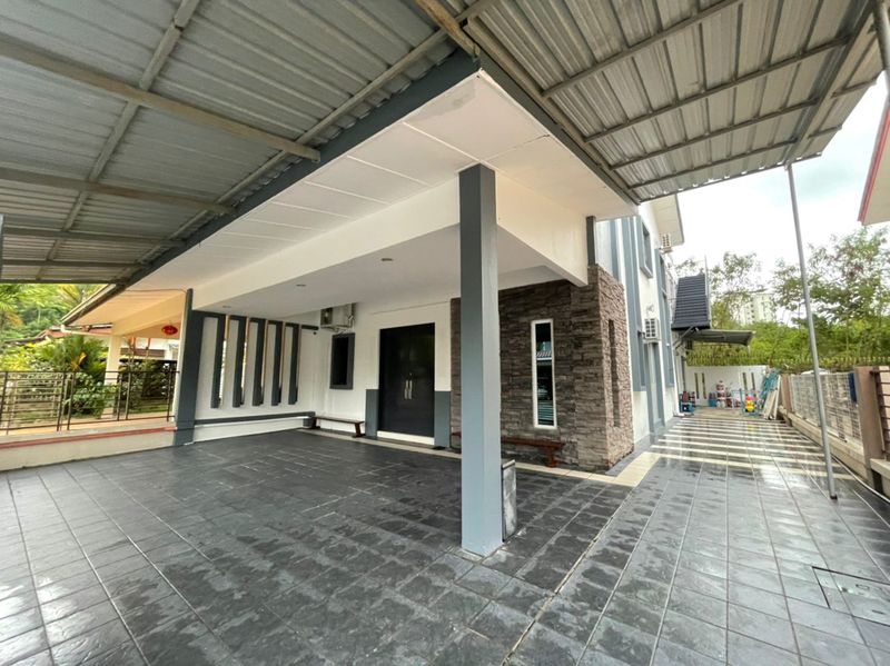 Signal Hill Likas FOR SALE 2.5 Storey Semi Detached CL999 IQI Global