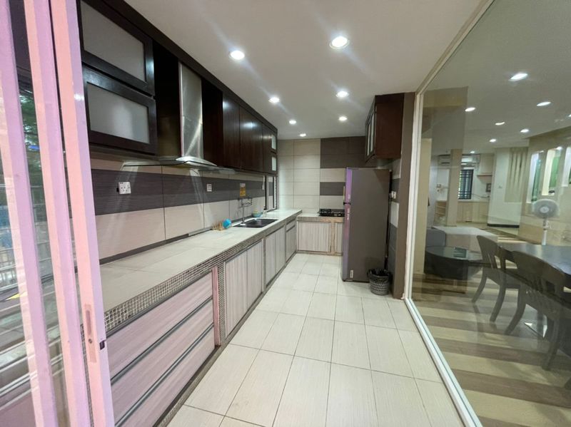 Signal Hill Likas FOR SALE 2.5 Storey Semi Detached CL999 IQI Global