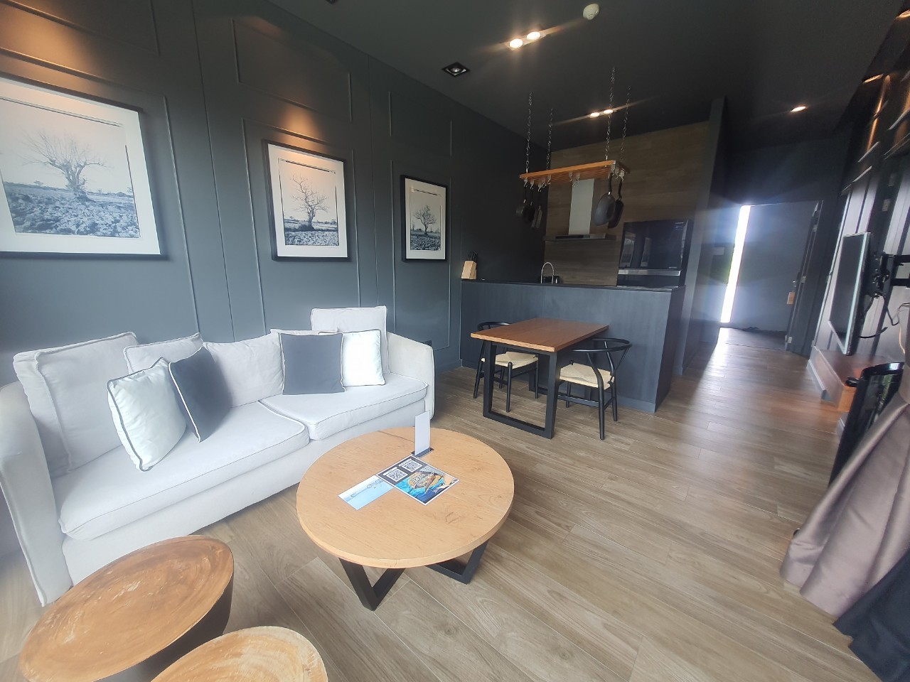 Contemporary comfort classic architecture in Saturdays Residence (SUC-1096) image