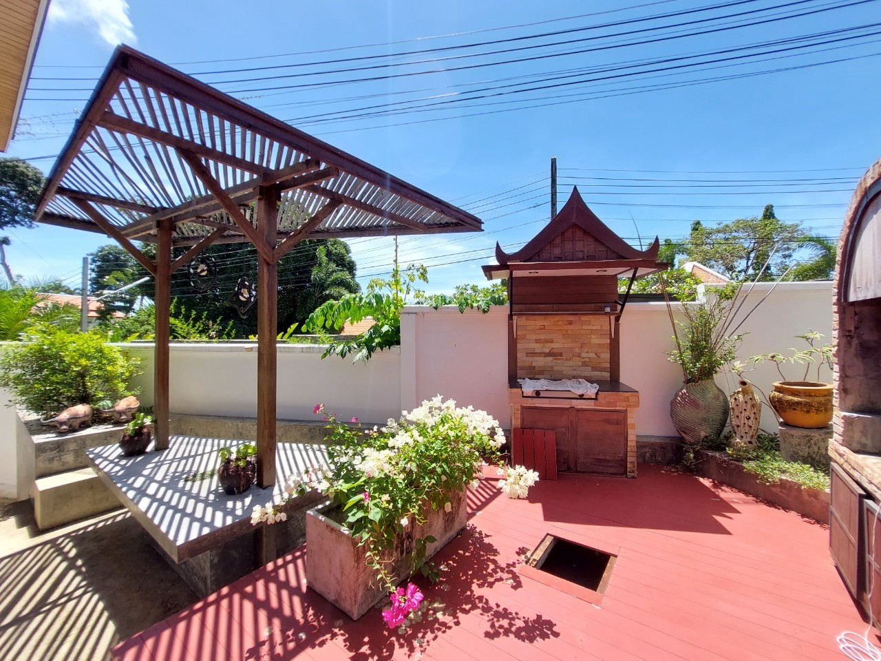 Tropical Tastefully Furnished 5 Bedroom Villa (SUC-1101) image