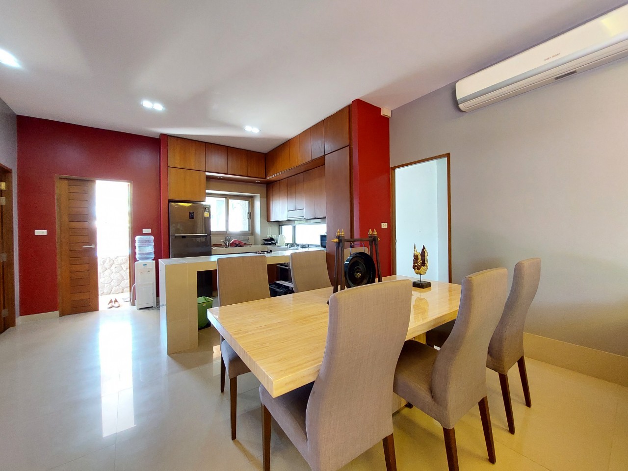 Tropical Tastefully Furnished 5 Bedroom Villa (SUC-1101) image