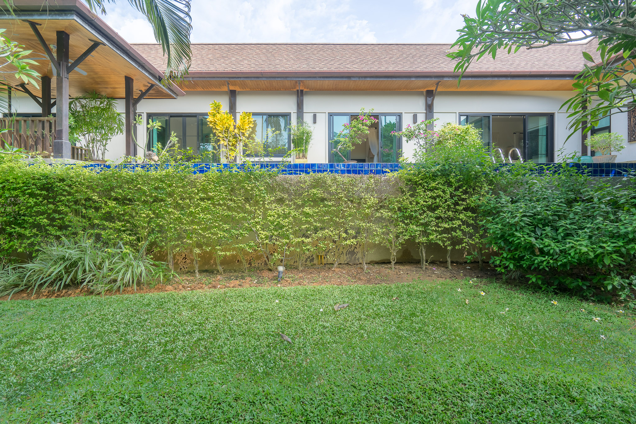 Tropical villa overlooking the hills of Nai Harn (SUC-1102) image