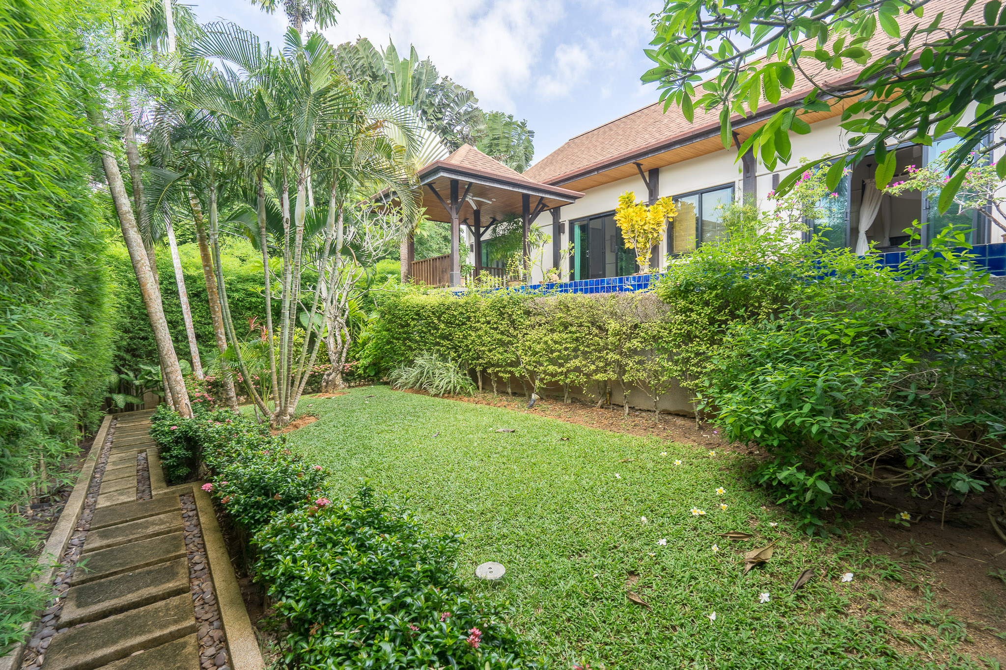 Tropical villa overlooking the hills of Nai Harn (SUC-1102) image