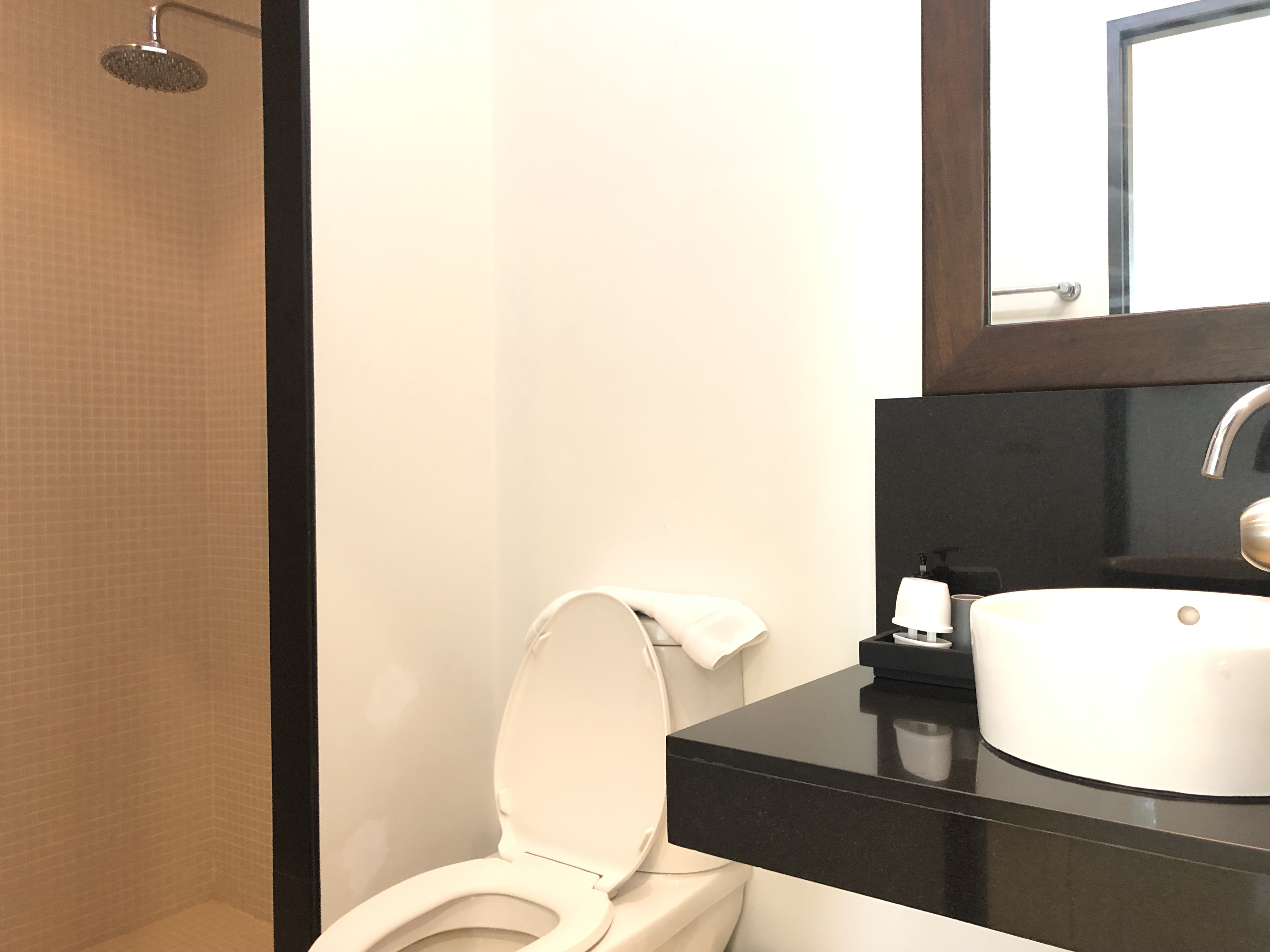 Well-appointed 3 bedrooms duplex condominium-style (SUC-1111) image