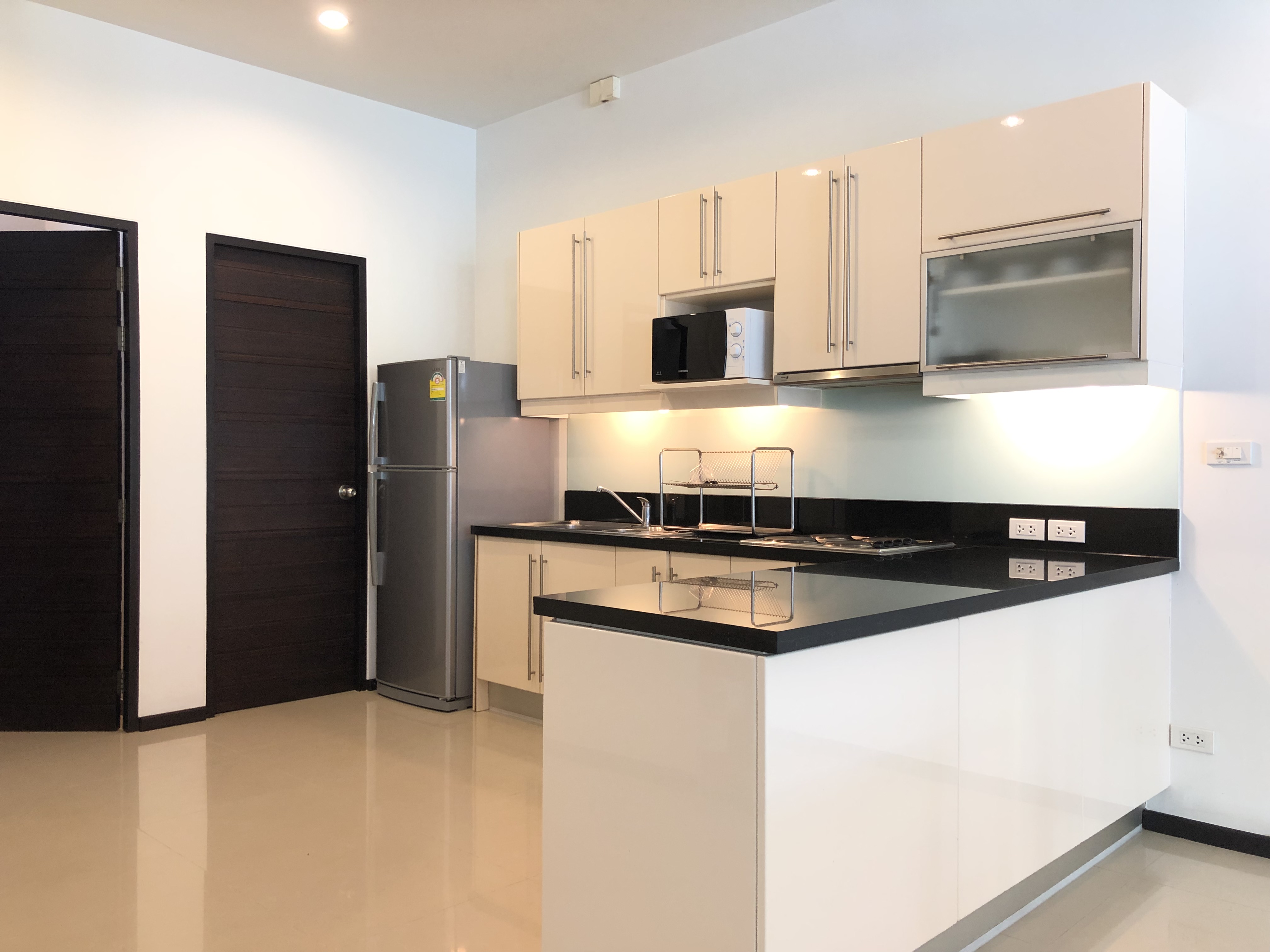 Well-appointed 3 bedrooms duplex condominium-style (SUC-1111) image