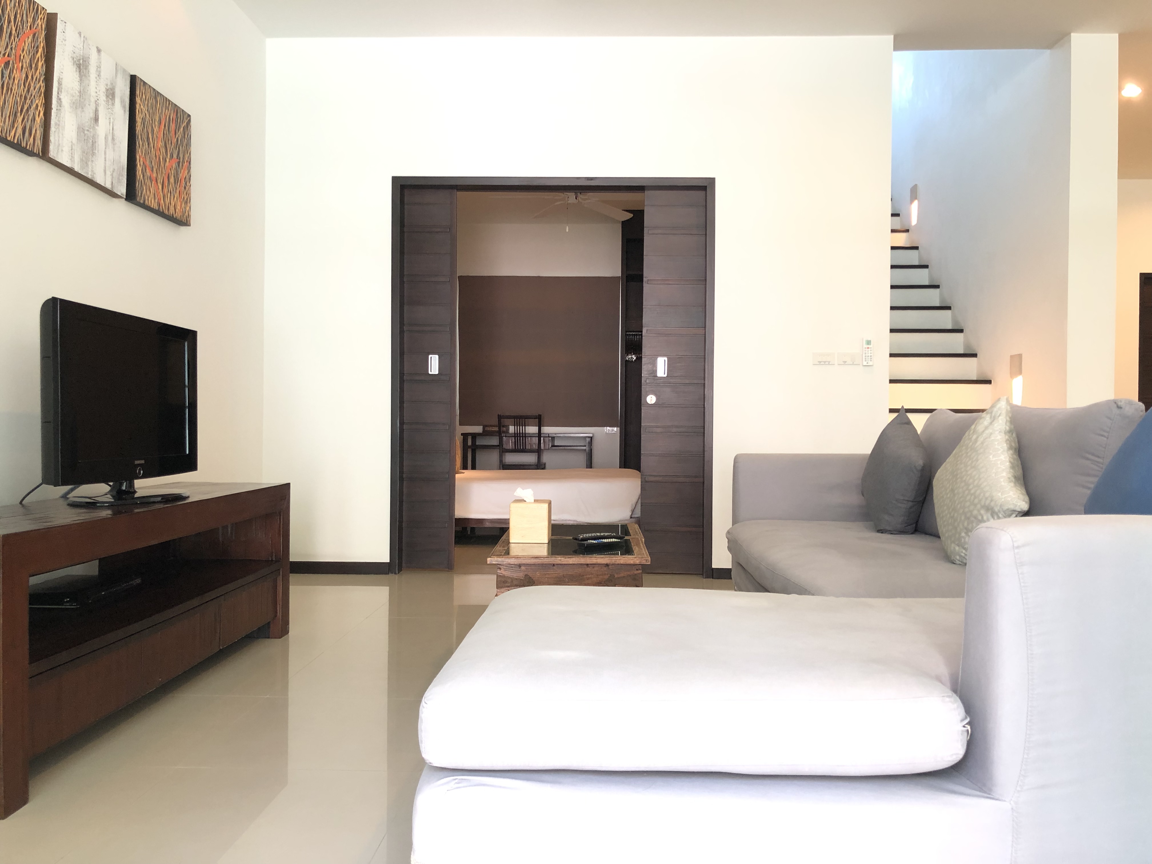Well-appointed 3 bedrooms duplex condominium-style (SUC-1111) image