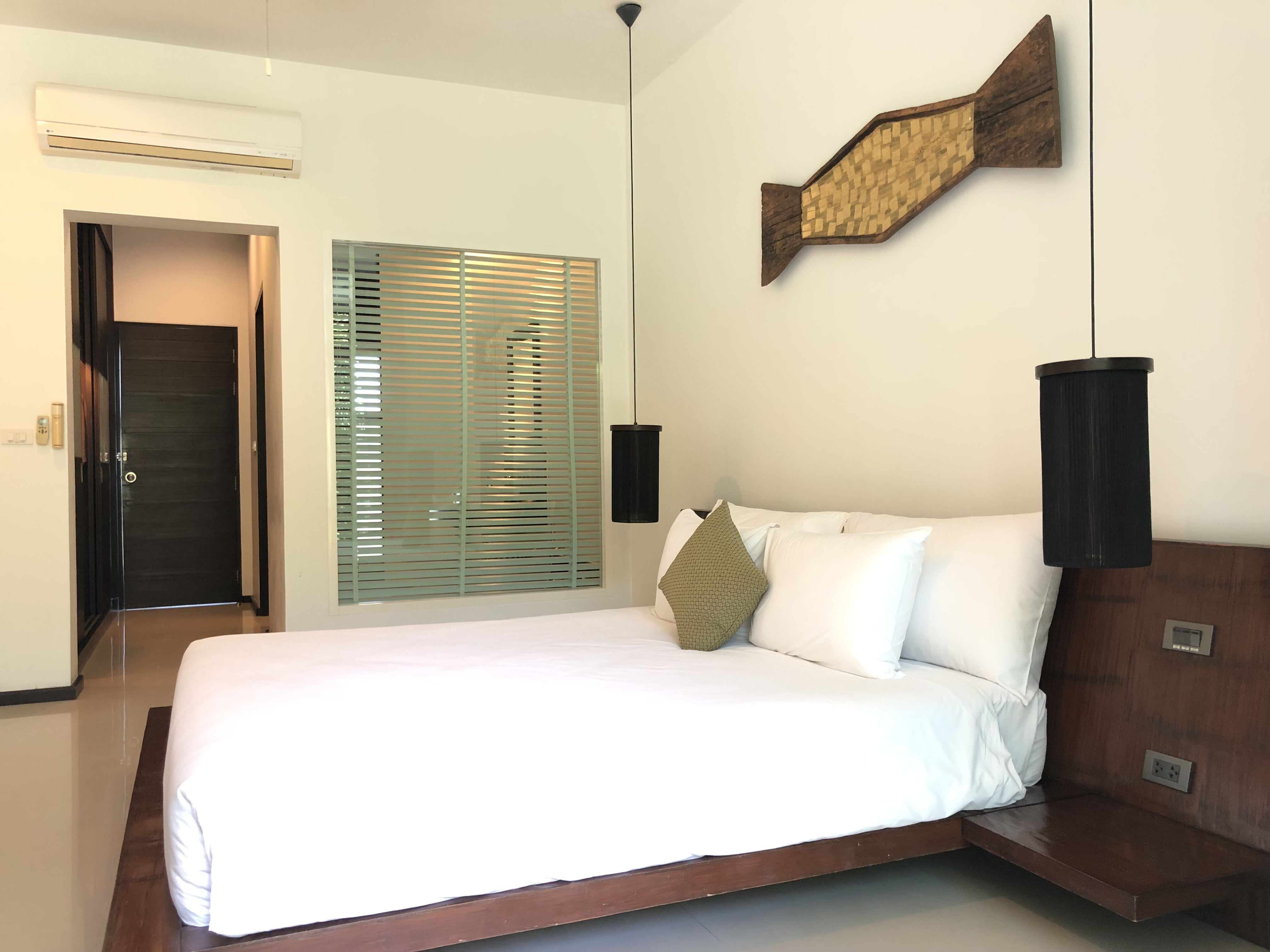 Well-appointed 3 bedrooms duplex condominium-style (SUC-1111) image