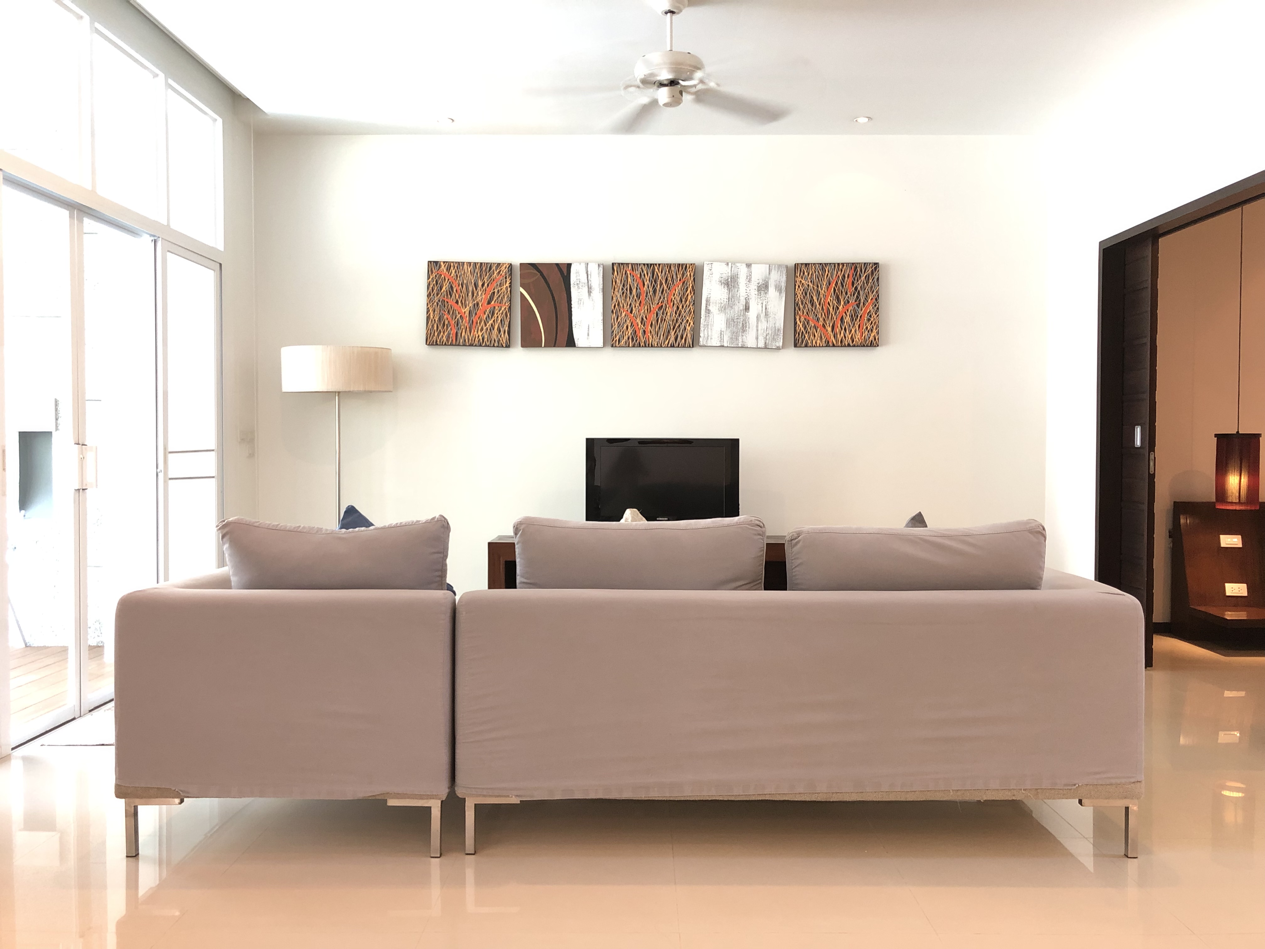 Well-appointed 3 bedrooms duplex condominium-style (SUC-1111) image