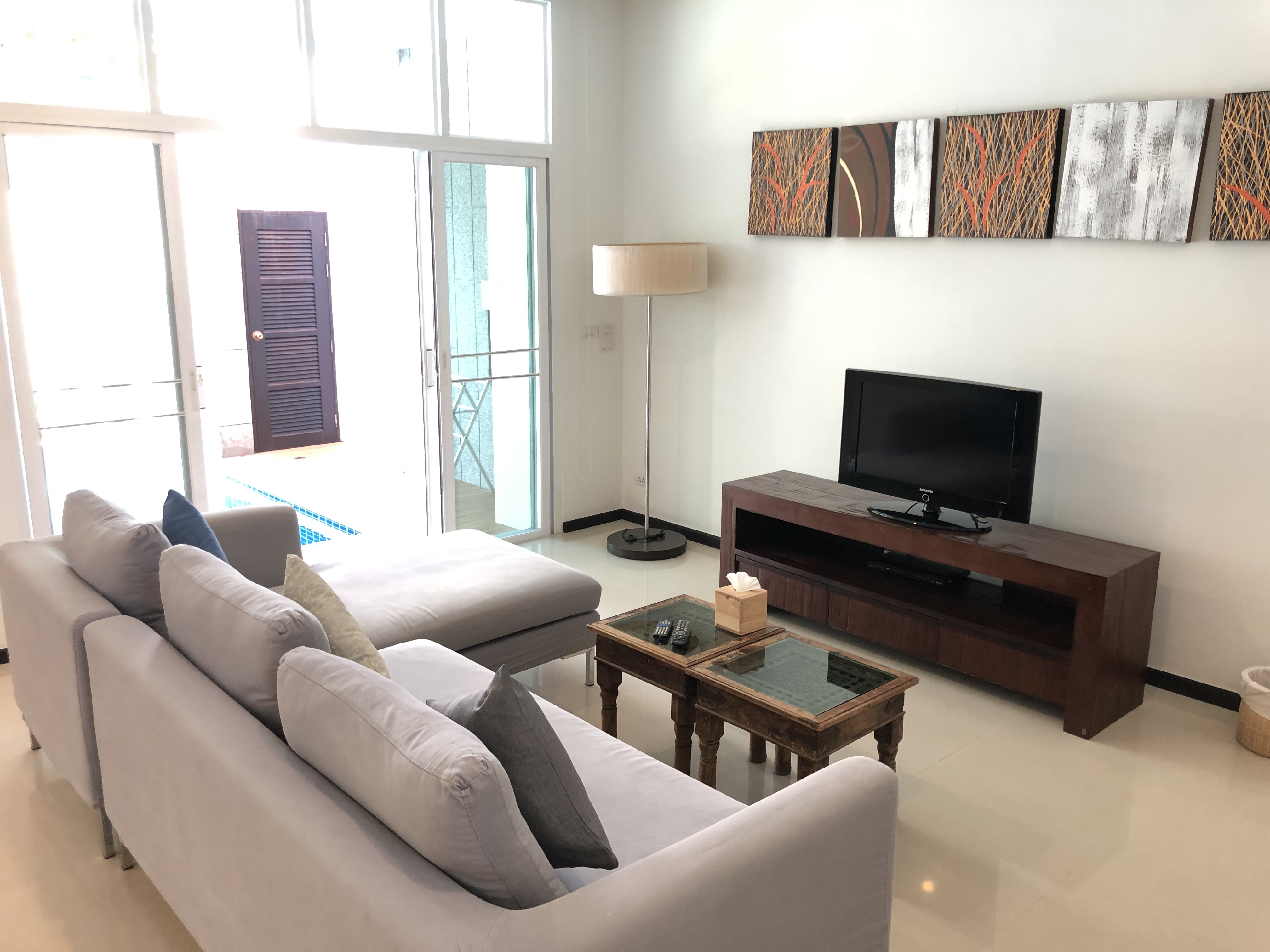 Well-appointed 3 bedrooms duplex condominium-style (SUC-1111) image