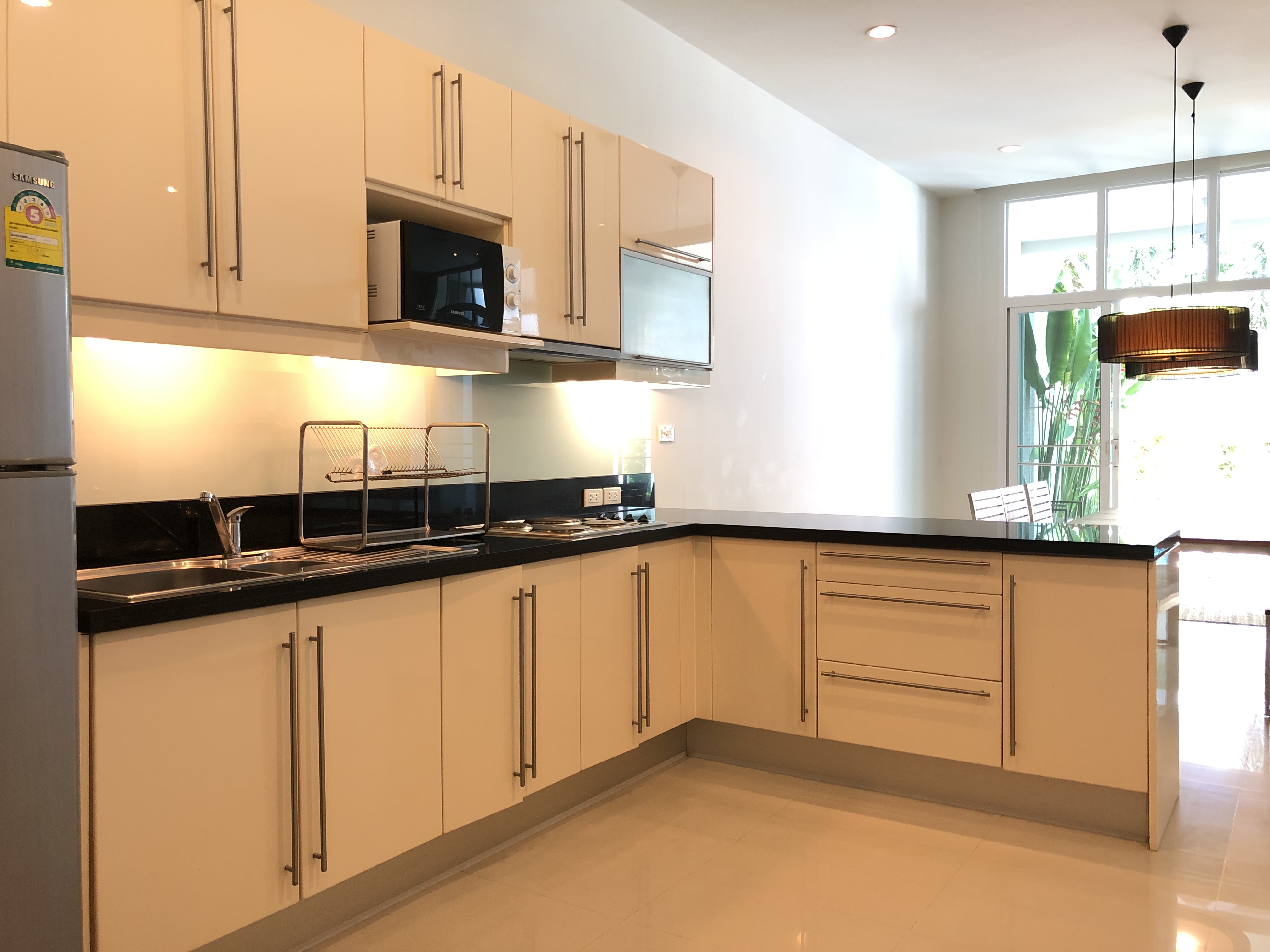 Well-appointed 3 bedrooms duplex condominium-style (SUC-1111) image