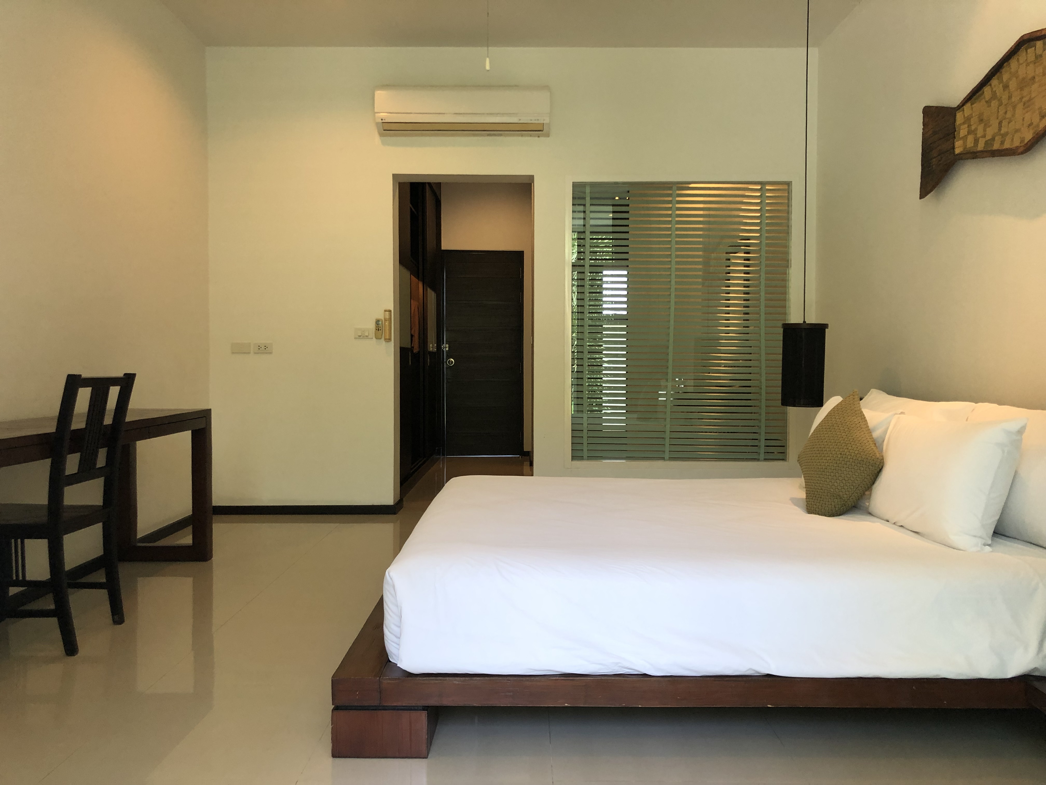 Well-appointed 3 bedrooms duplex condominium-style (SUC-1111) image