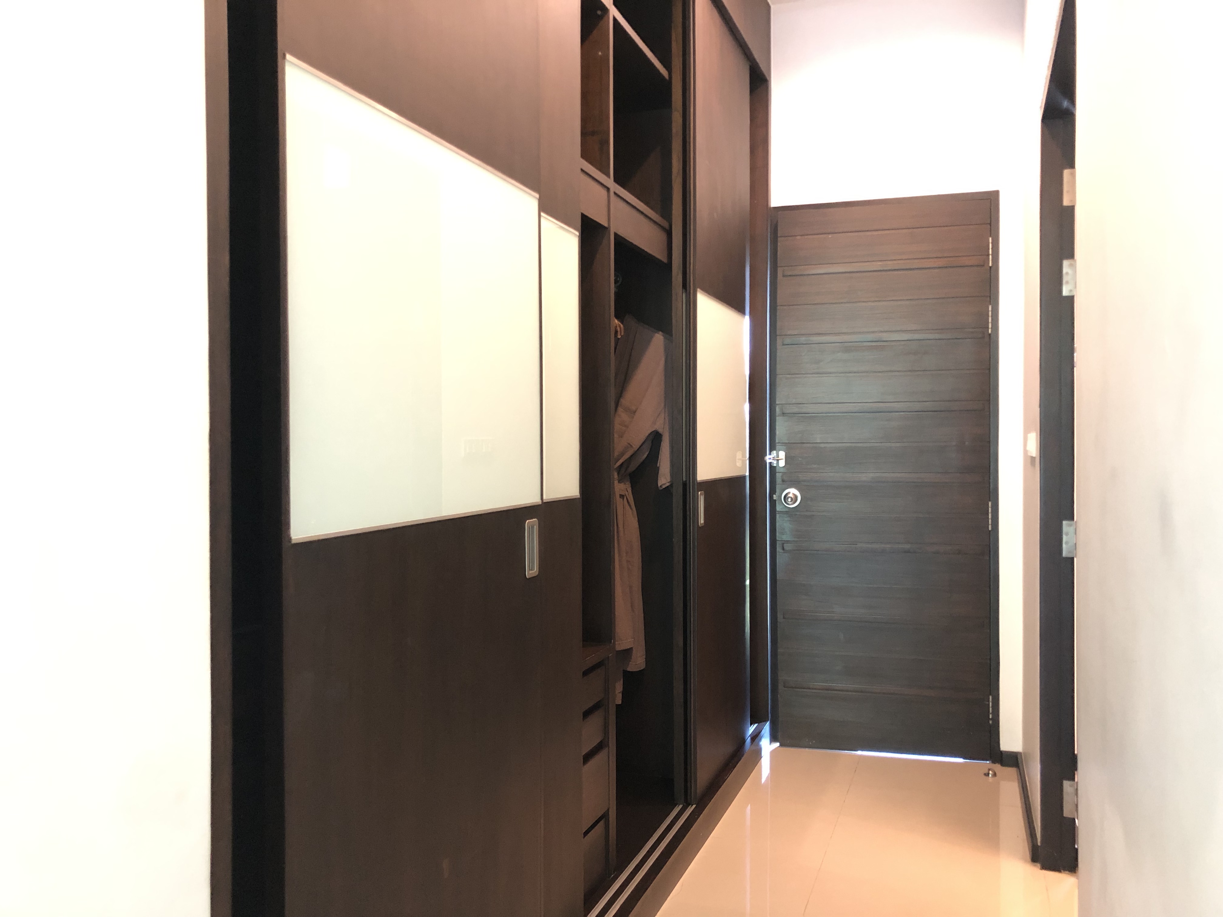 Well-appointed 3 bedrooms duplex condominium-style (SUC-1111) image