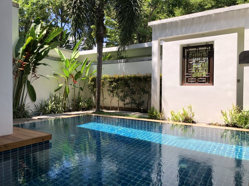 Well-appointed 3 bedrooms duplex condominium-style (SUC-1111)