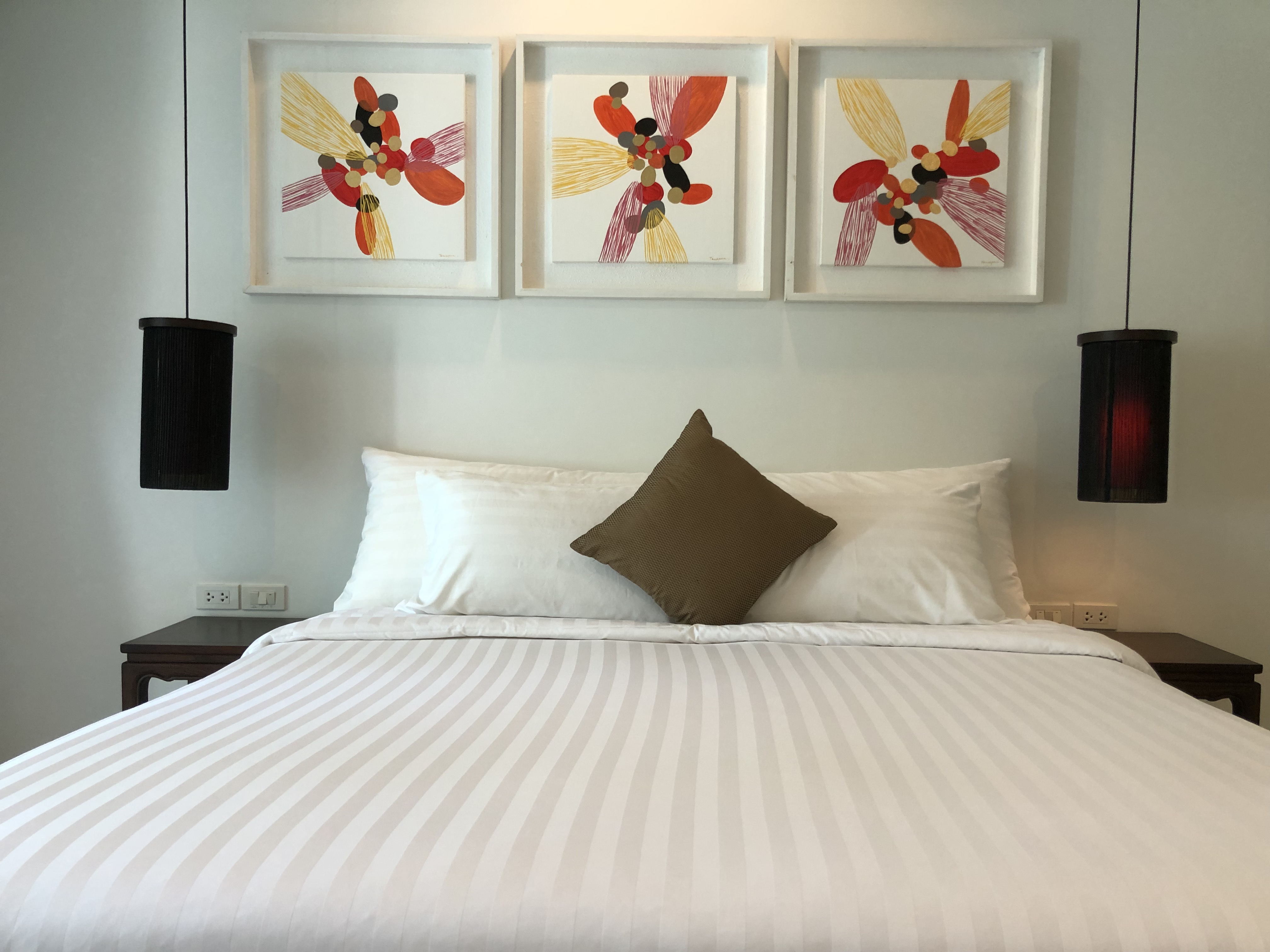 Modern comfort 3 bedrooms duplex condominium-style (SUC-1112) image