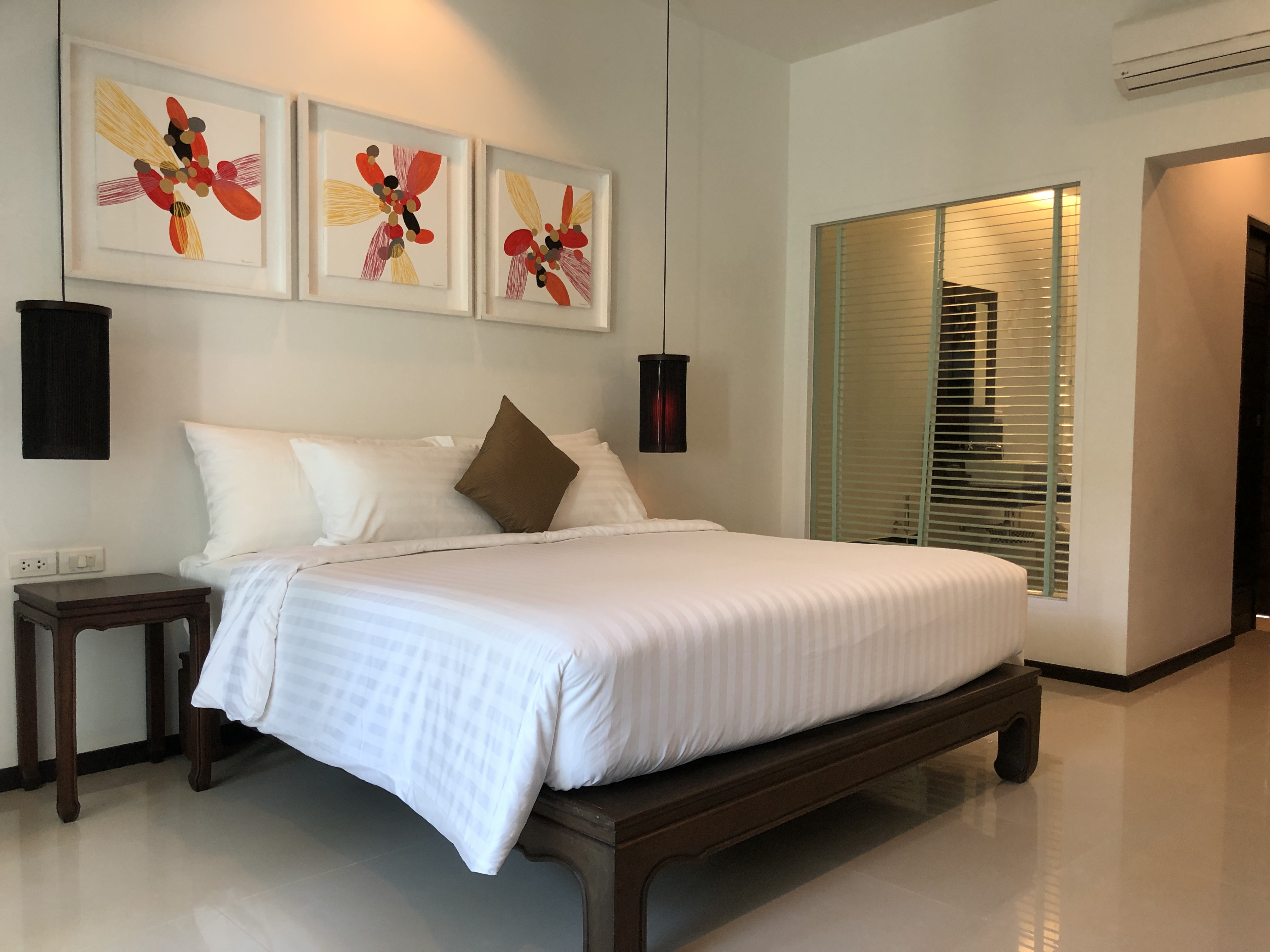 Modern comfort 3 bedrooms duplex condominium-style (SUC-1112) image