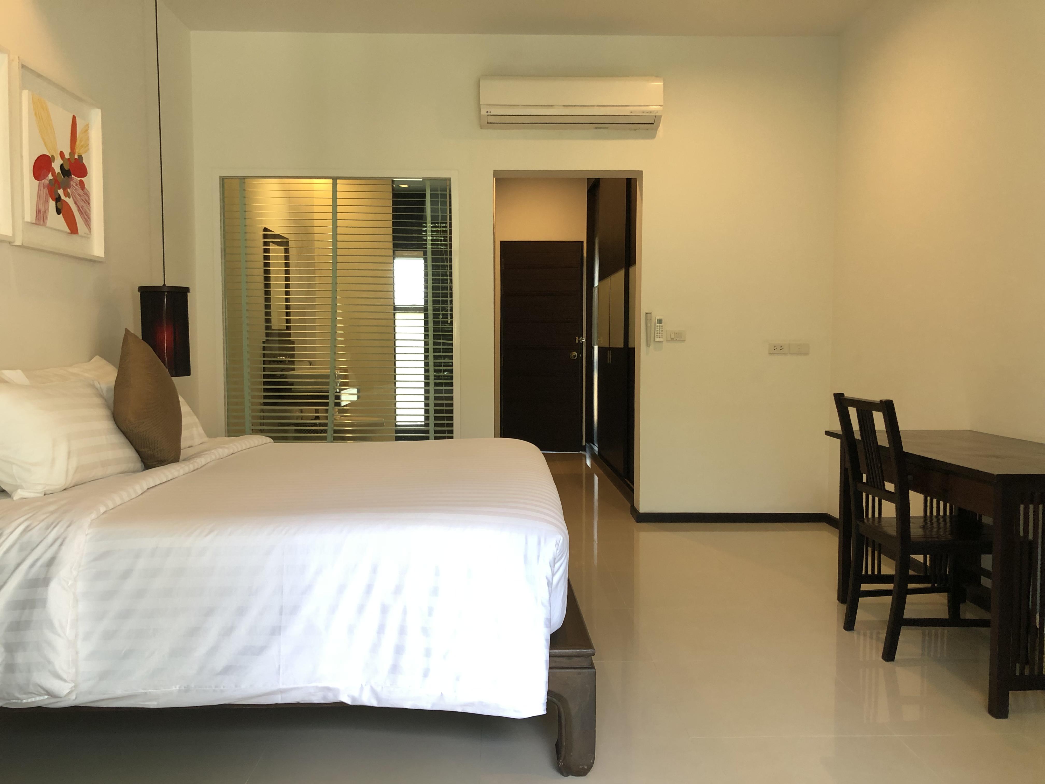 Modern comfort 3 bedrooms duplex condominium-style (SUC-1112) image