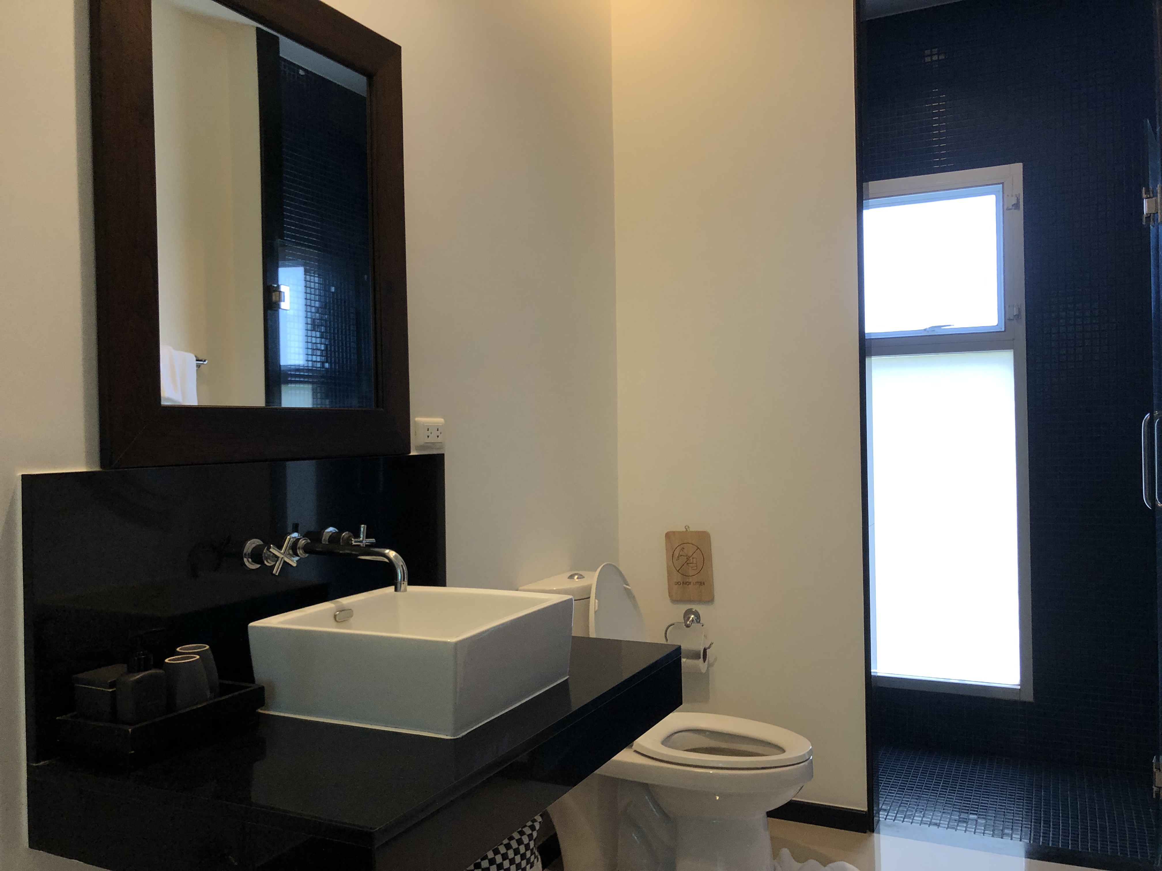 Modern comfort 3 bedrooms duplex condominium-style (SUC-1112) image