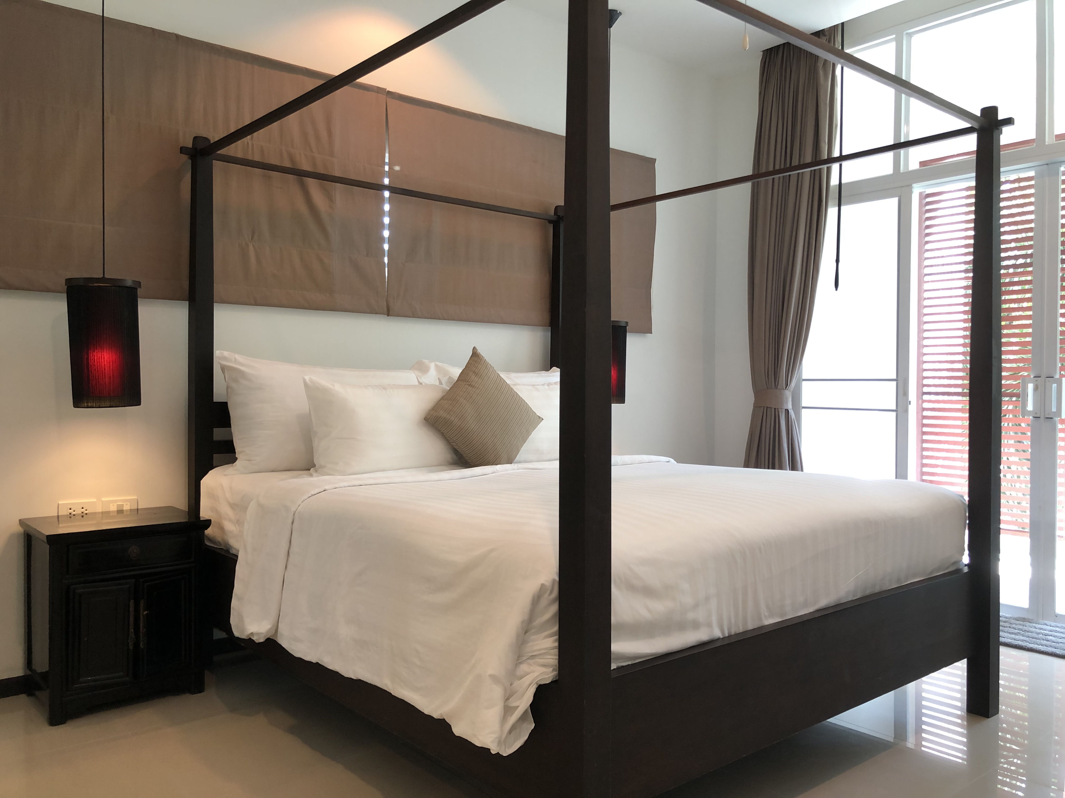 Modern comfort 3 bedrooms duplex condominium-style (SUC-1112) image