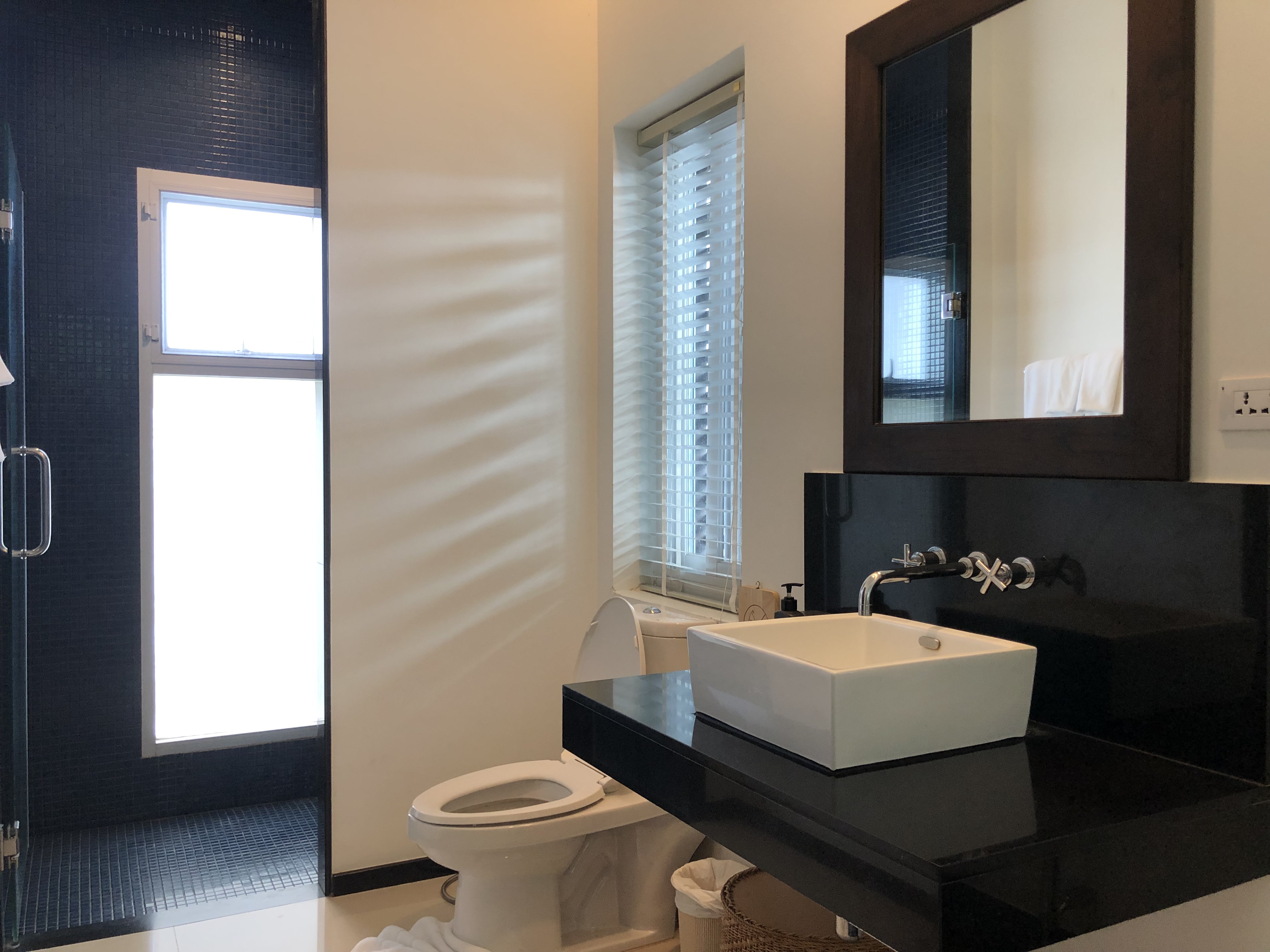 Modern comfort 3 bedrooms duplex condominium-style (SUC-1112) image