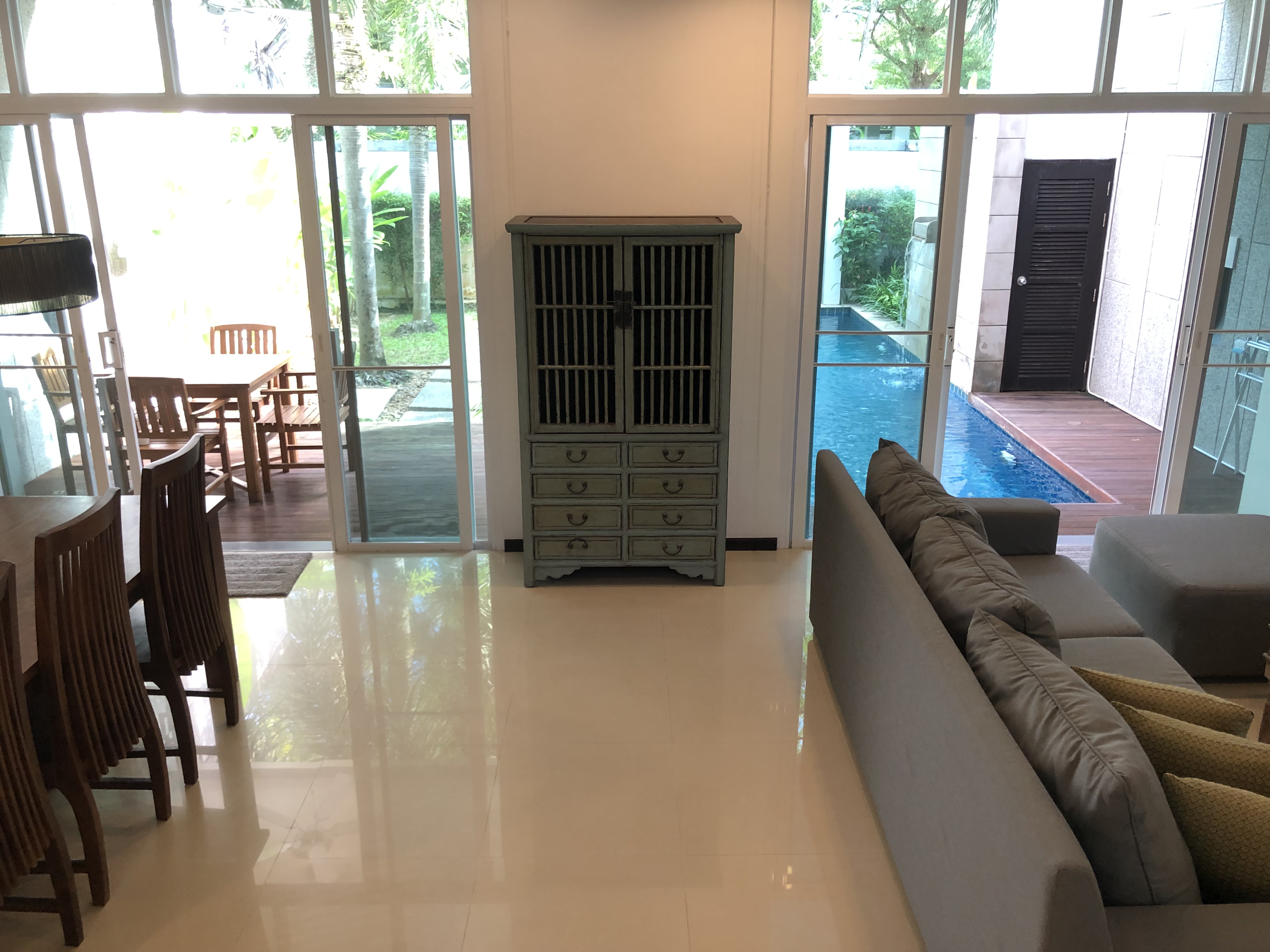 Modern comfort 3 bedrooms duplex condominium-style (SUC-1112) image