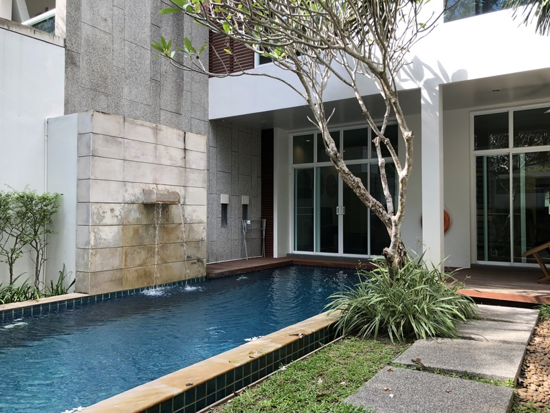 Modern comfort 3 bedrooms duplex condominium-style (SUC-1112)
