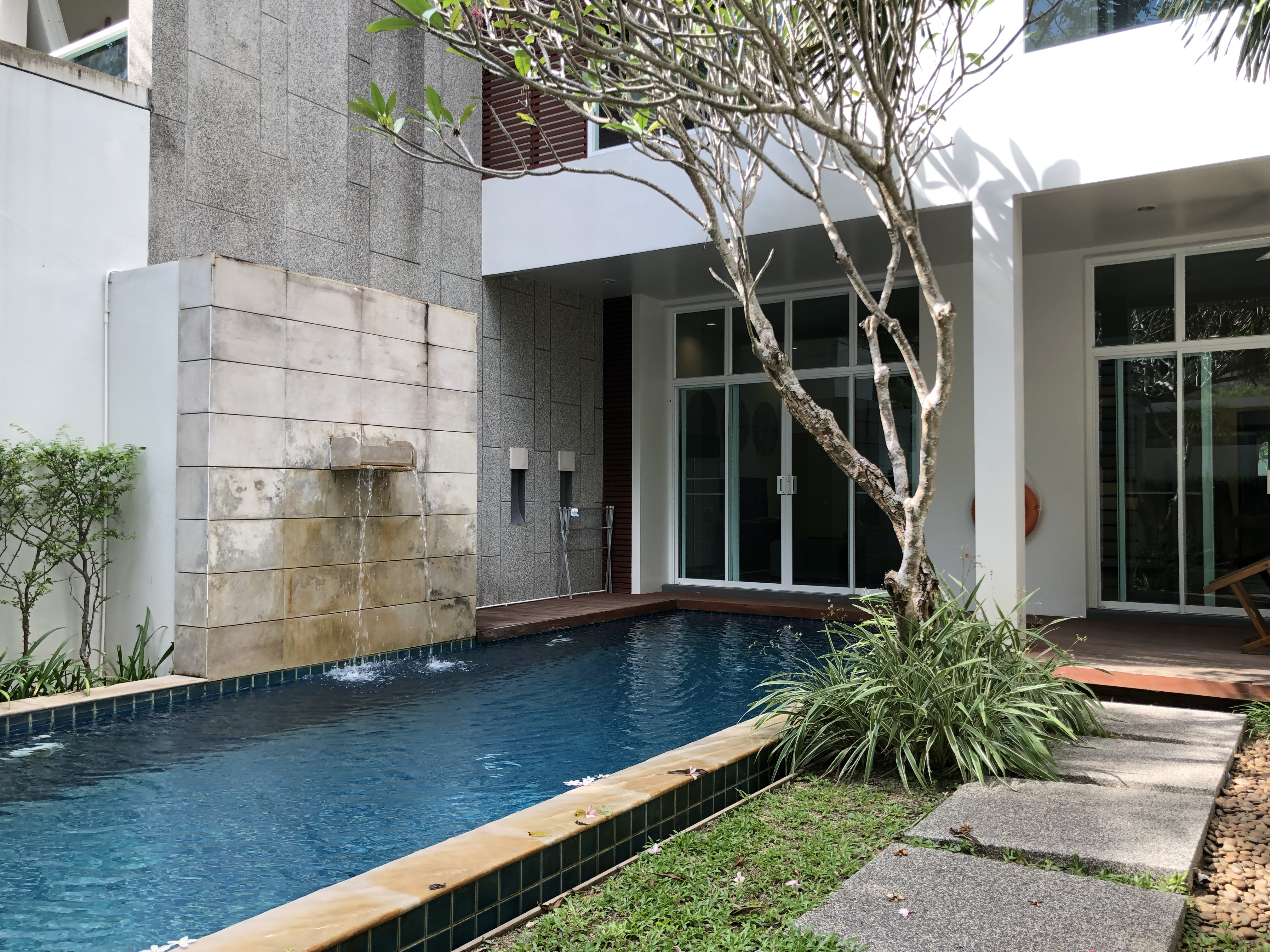 Modern comfort 3 bedrooms duplex condominium-style (SUC-1112) image