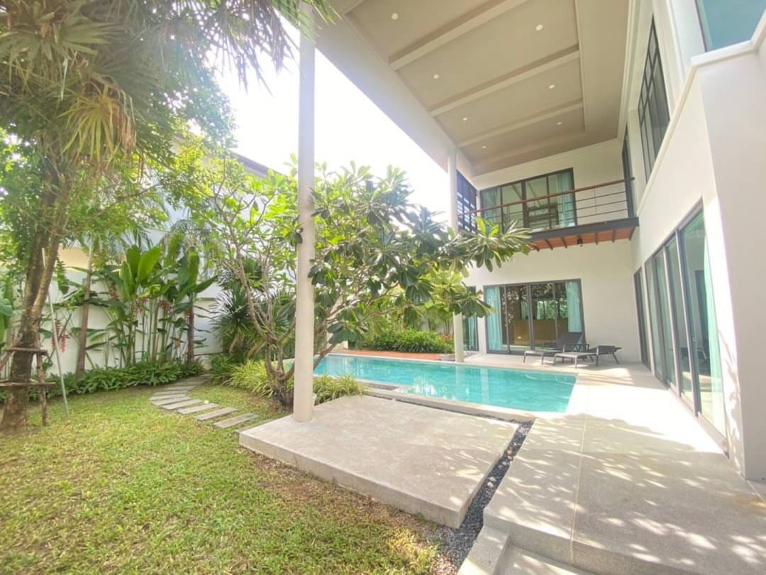 MODERN 3-BEDROOM POOL VILLA IN SOI PASAK NEAR BLUE TREE WATER PARK FOR SALE (SUD-1115) image