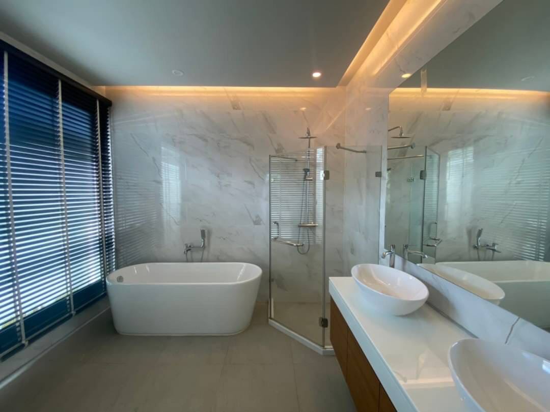 MODERN 3-BEDROOM POOL VILLA IN SOI PASAK NEAR BLUE TREE WATER PARK FOR SALE (SUD-1115) image