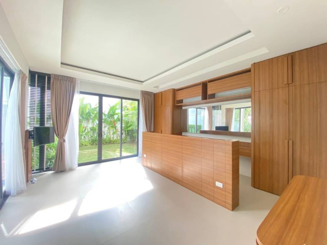 MODERN 3-BEDROOM POOL VILLA IN SOI PASAK NEAR BLUE TREE WATER PARK FOR SALE (SUD-1115) image