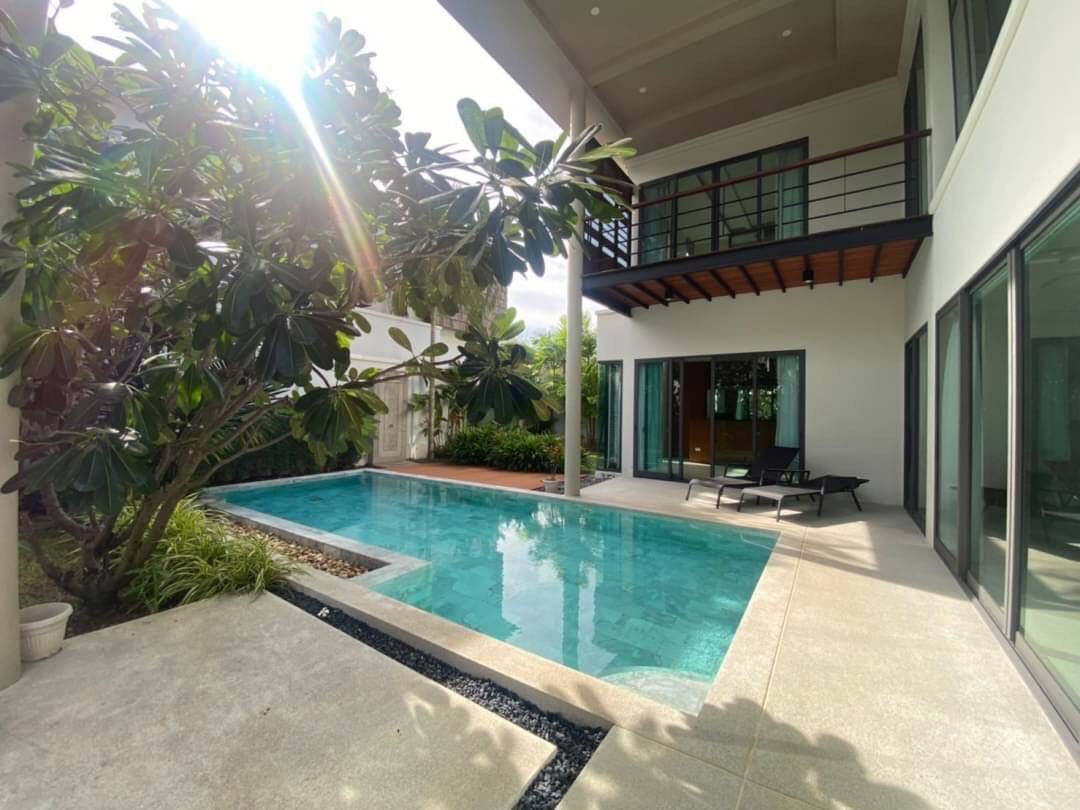 MODERN 3-BEDROOM POOL VILLA IN SOI PASAK NEAR BLUE TREE WATER PARK FOR SALE (SUD-1115) image