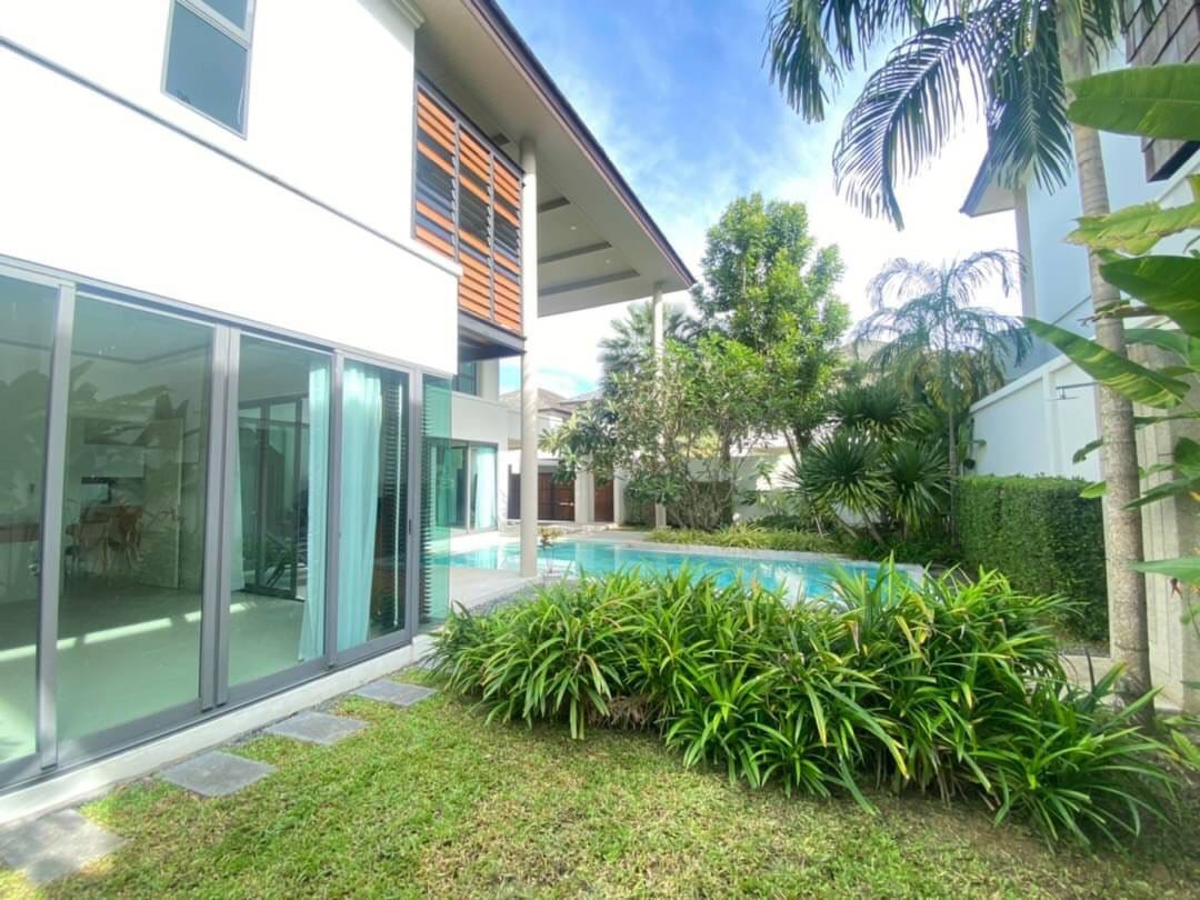 MODERN 3-BEDROOM POOL VILLA IN SOI PASAK NEAR BLUE TREE WATER PARK FOR SALE (SUD-1115) image
