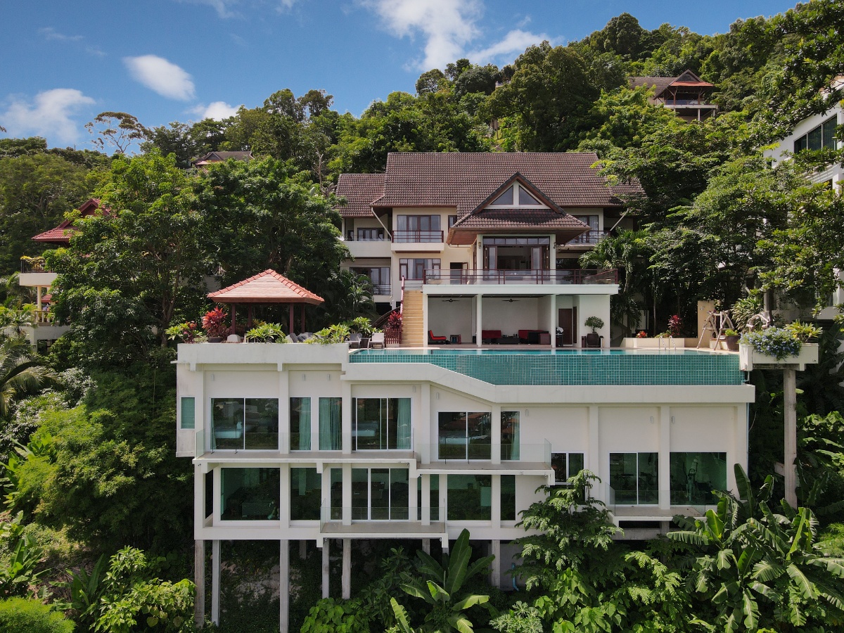 Facing west across the center of patong bay Villa Yoosook (SUC-1118) image