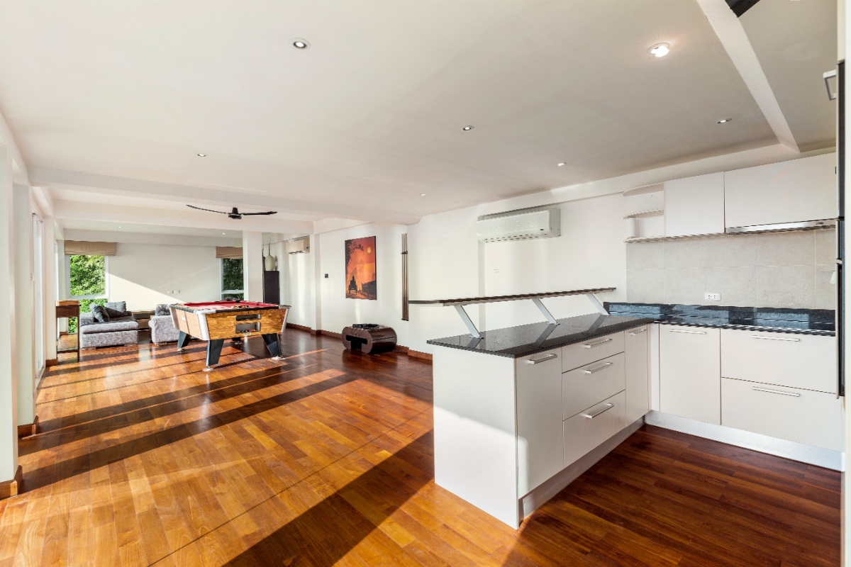 Facing west across the center of patong bay Villa Yoosook (SUC-1118) image