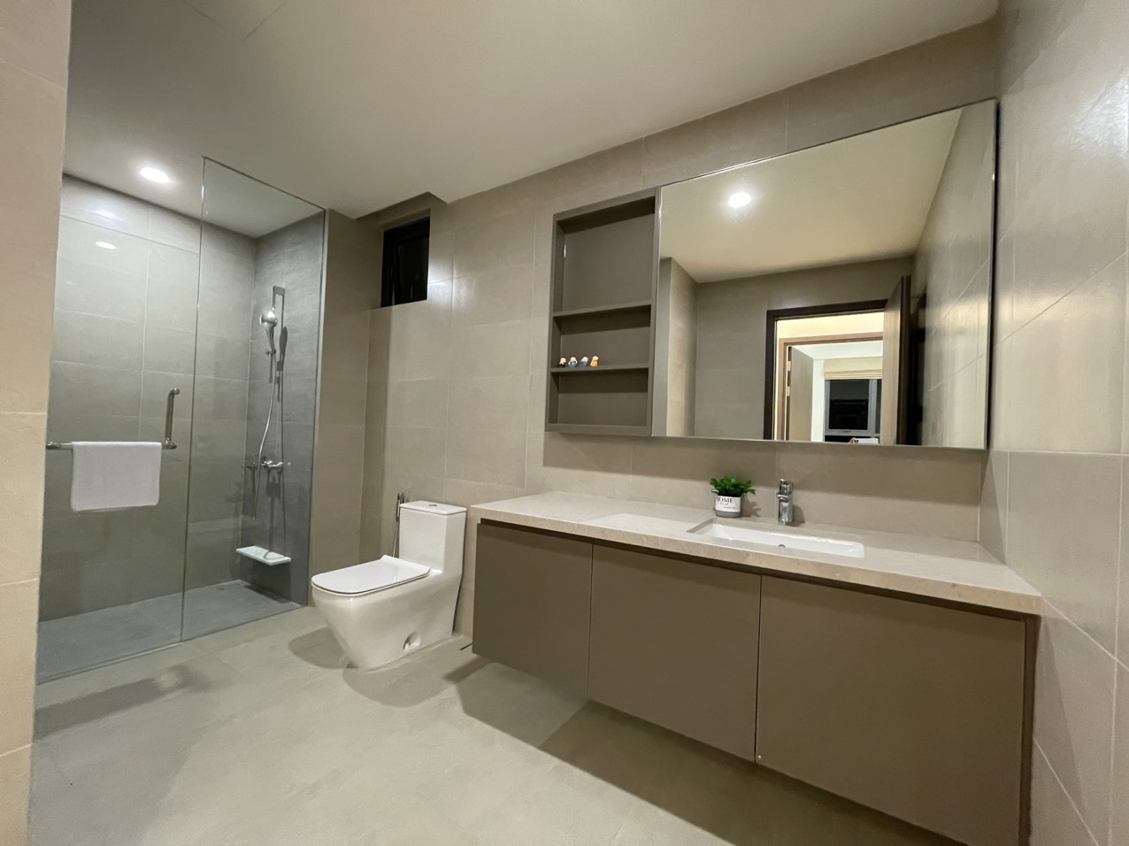 Q2 THAO DIEN, 4 BEDROOMS, FULLY FURNISHED, RIVER VIEW image