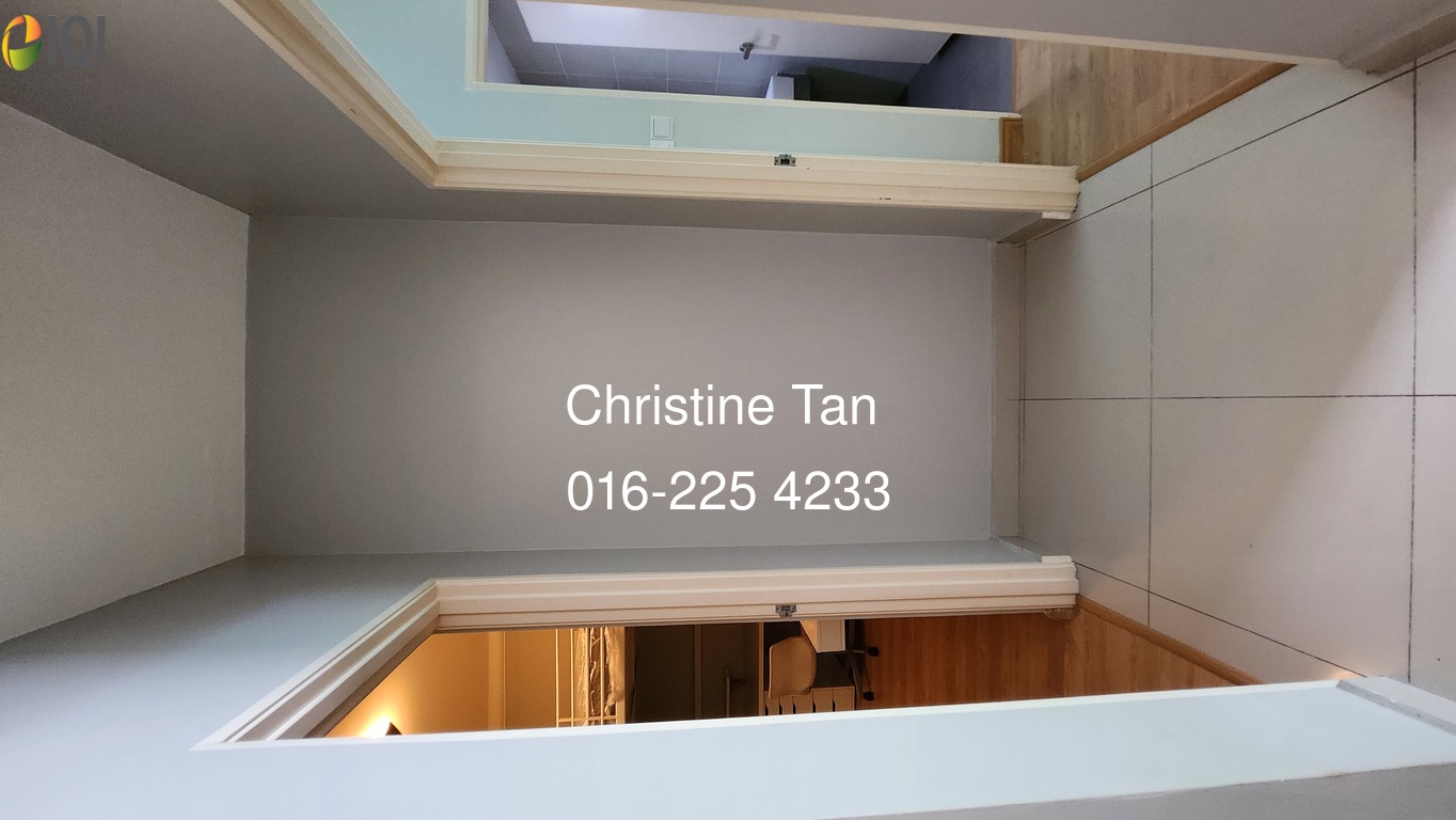 Metropolitan Square image