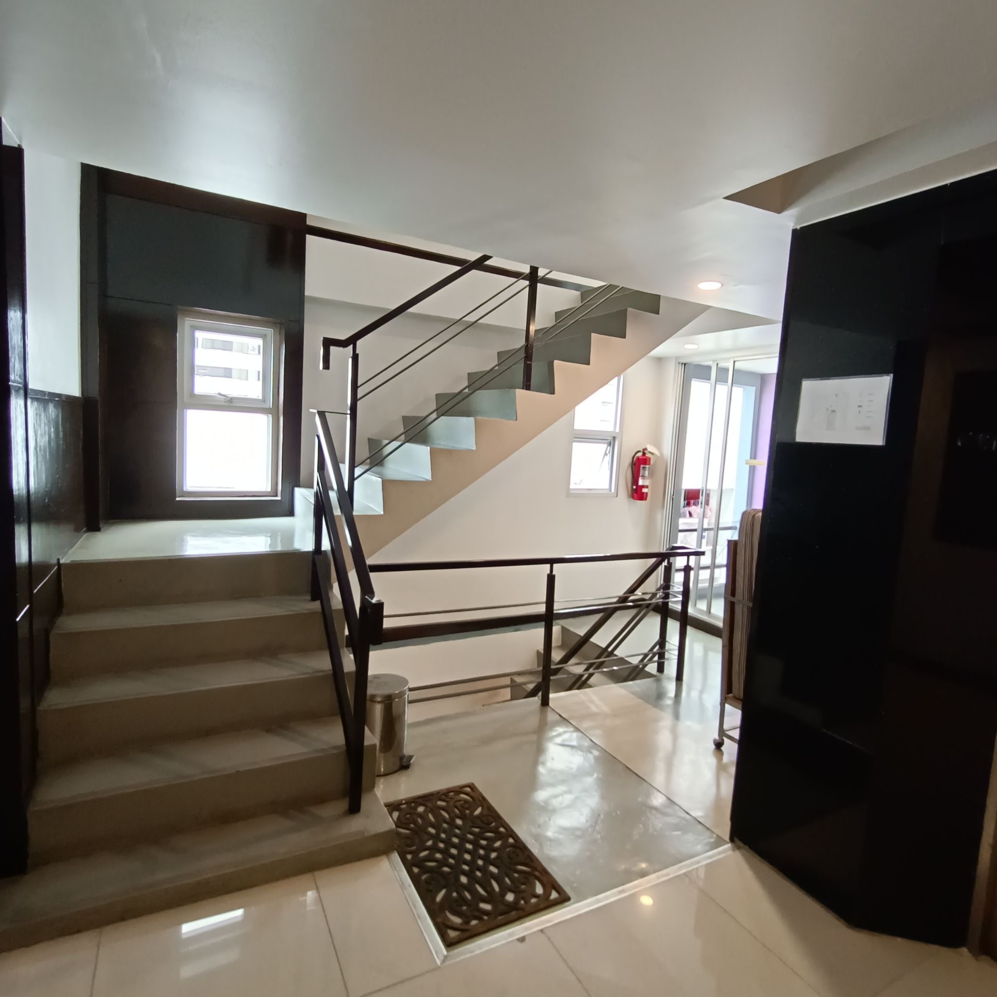 Commercial Building Pratunam Bangkok.  image