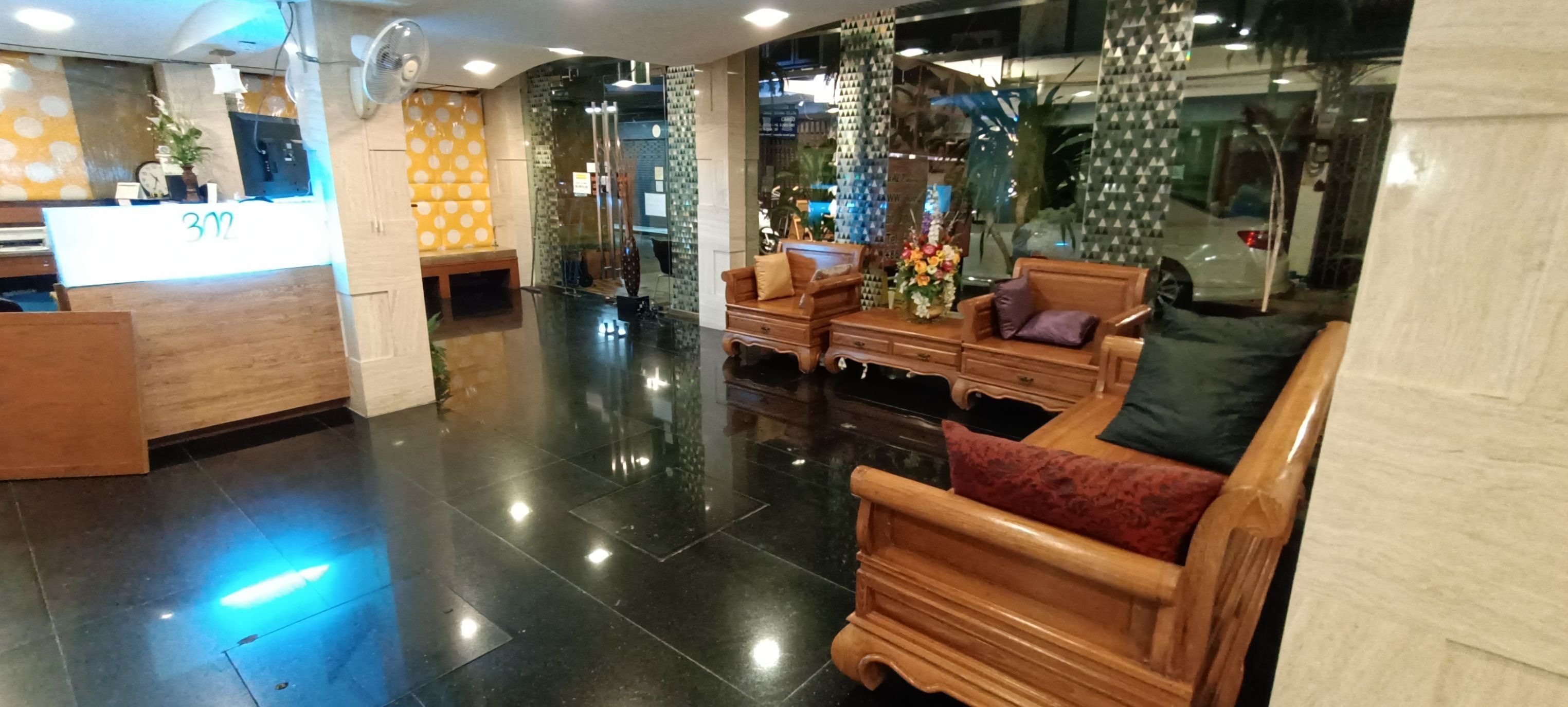 Commercial Building Pratunam Bangkok.  image