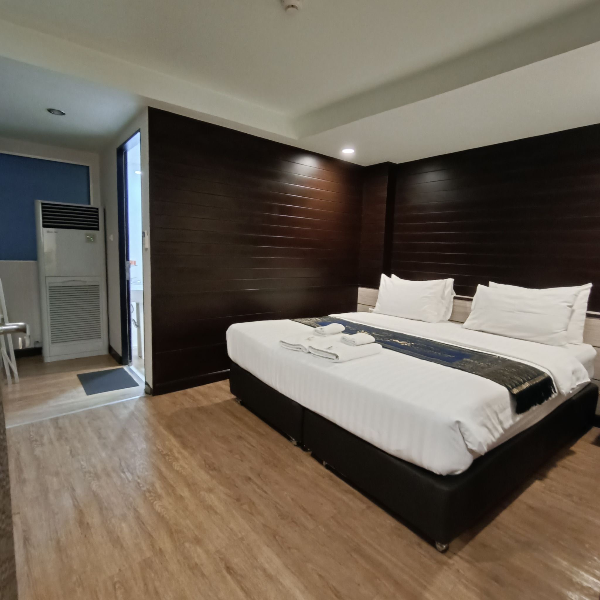 Commercial Building Pratunam Bangkok.  image