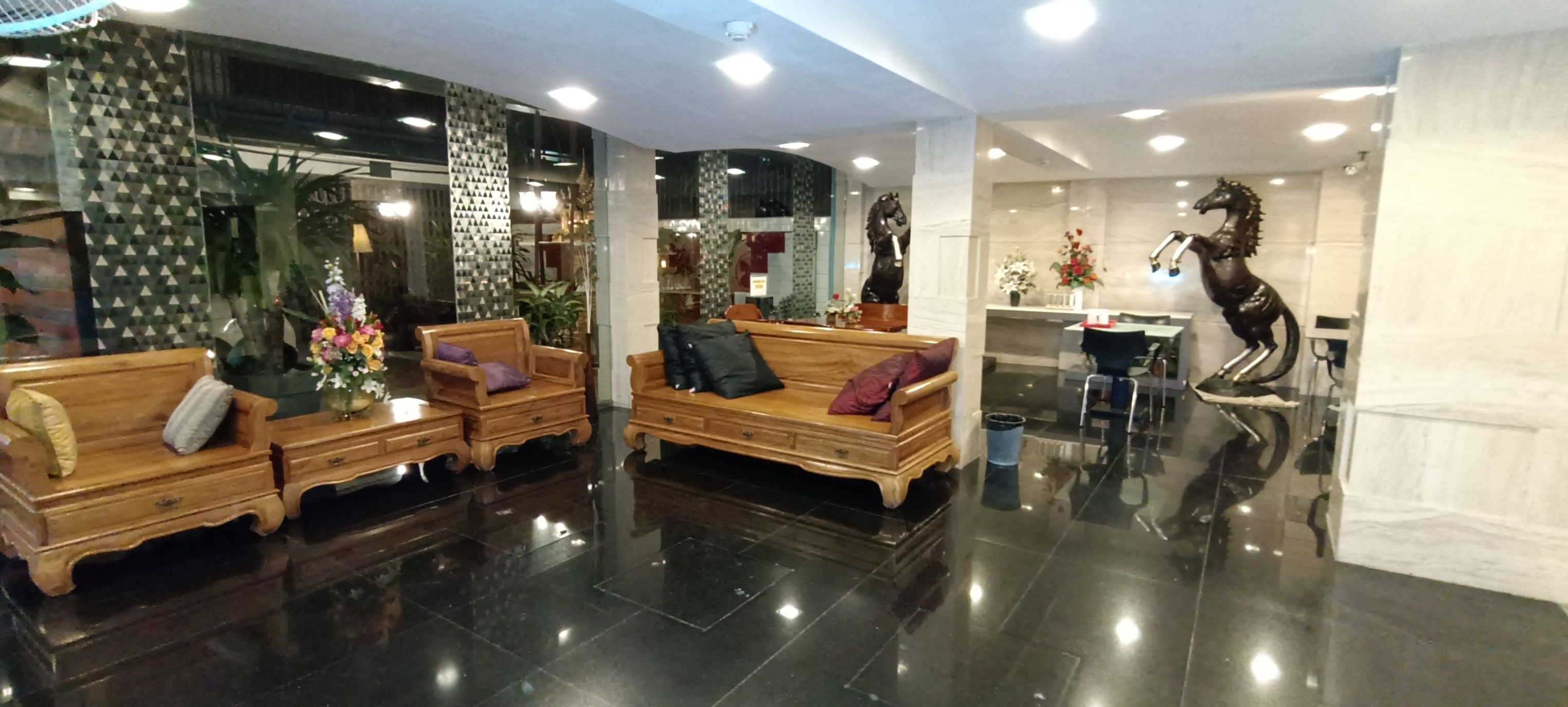 Commercial Building Pratunam Bangkok.  image