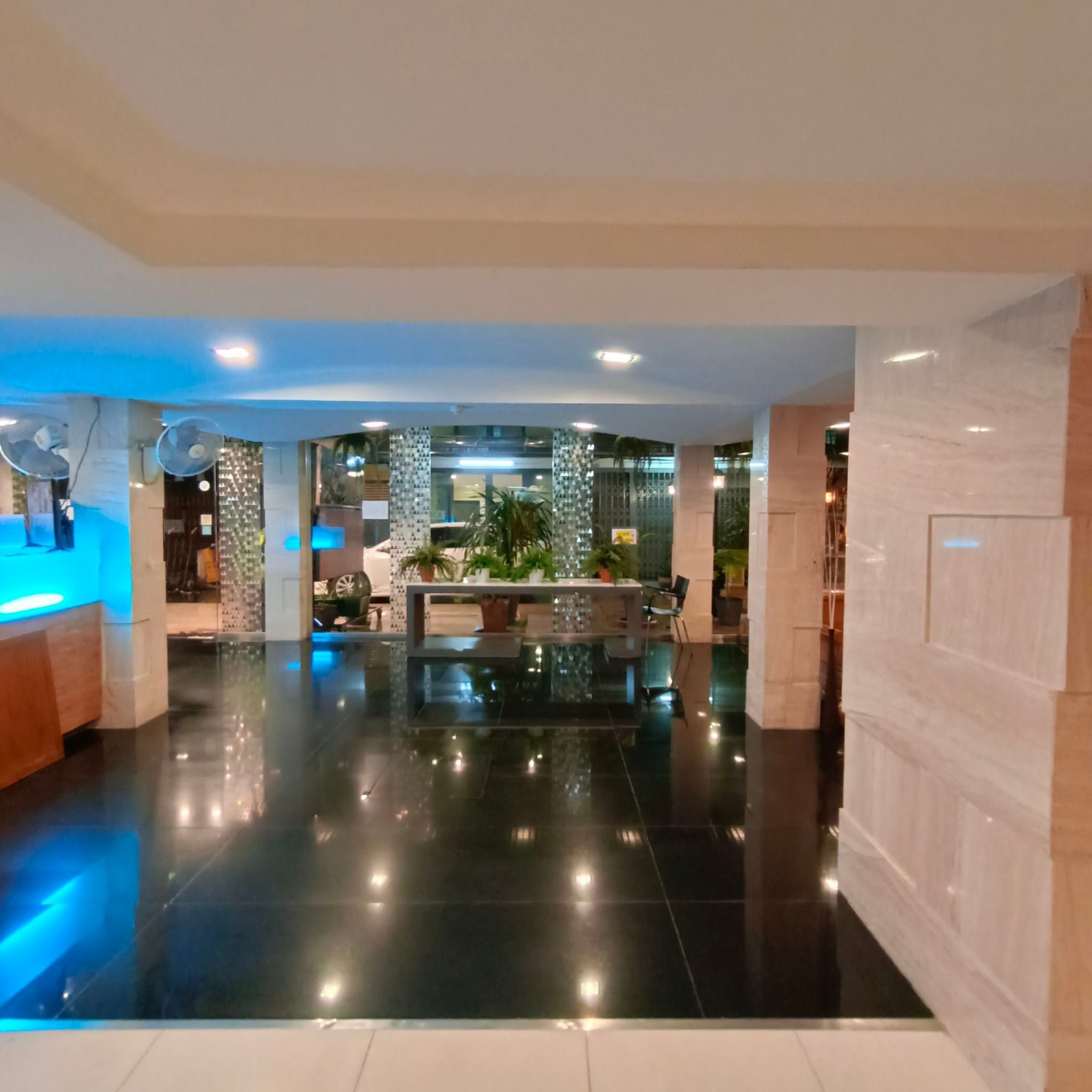 Commercial Building Pratunam Bangkok.  image