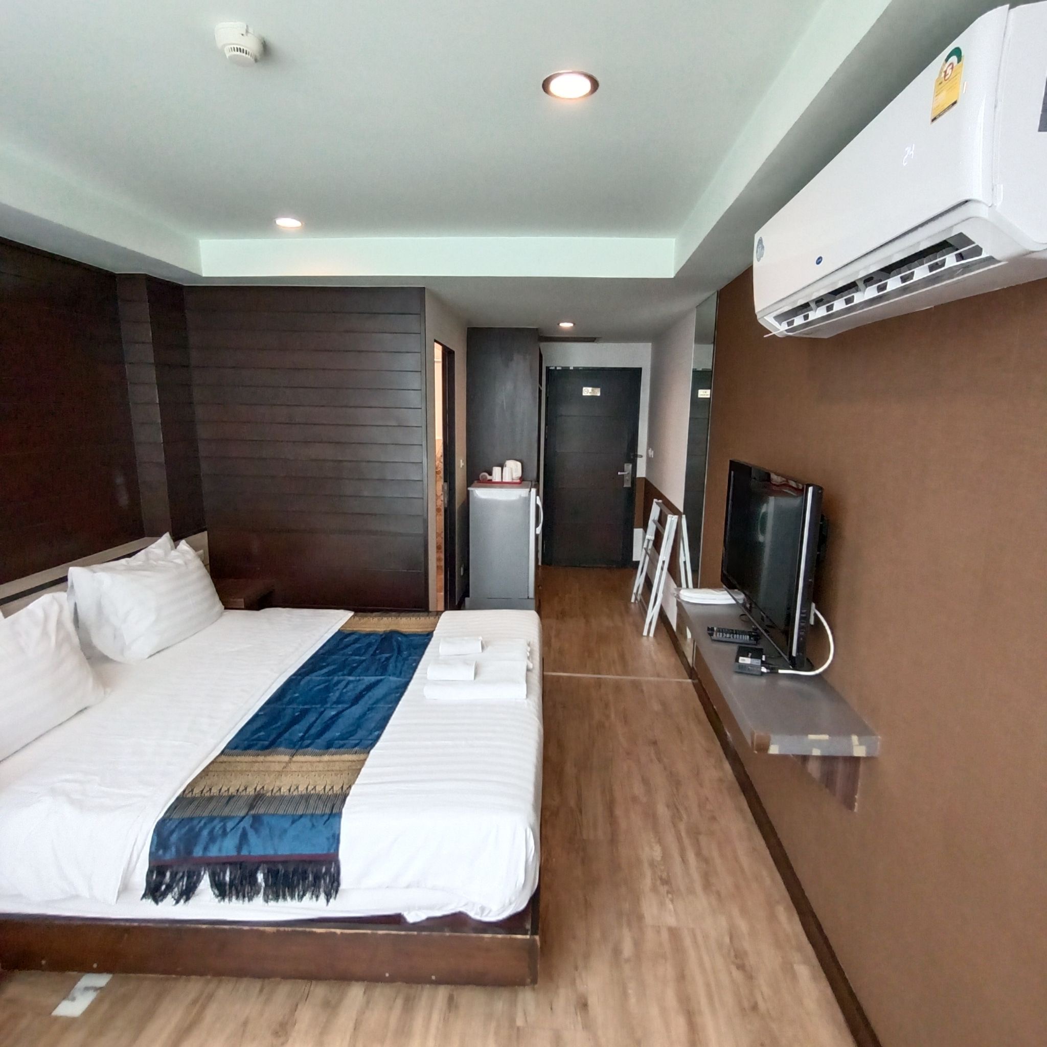 Commercial Building Pratunam Bangkok.  image