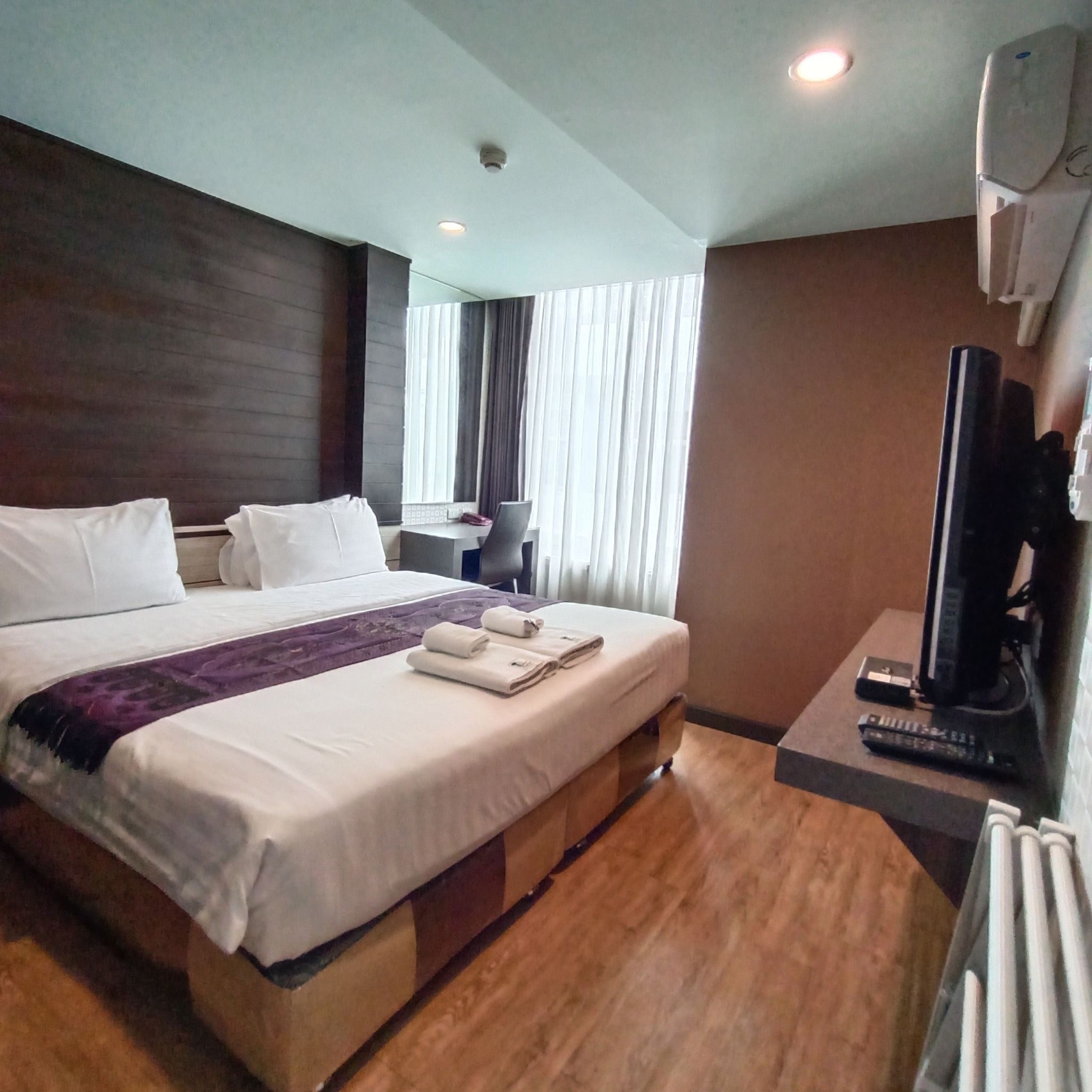 Commercial Building Pratunam Bangkok.  image