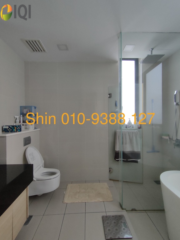 Icon Residence image